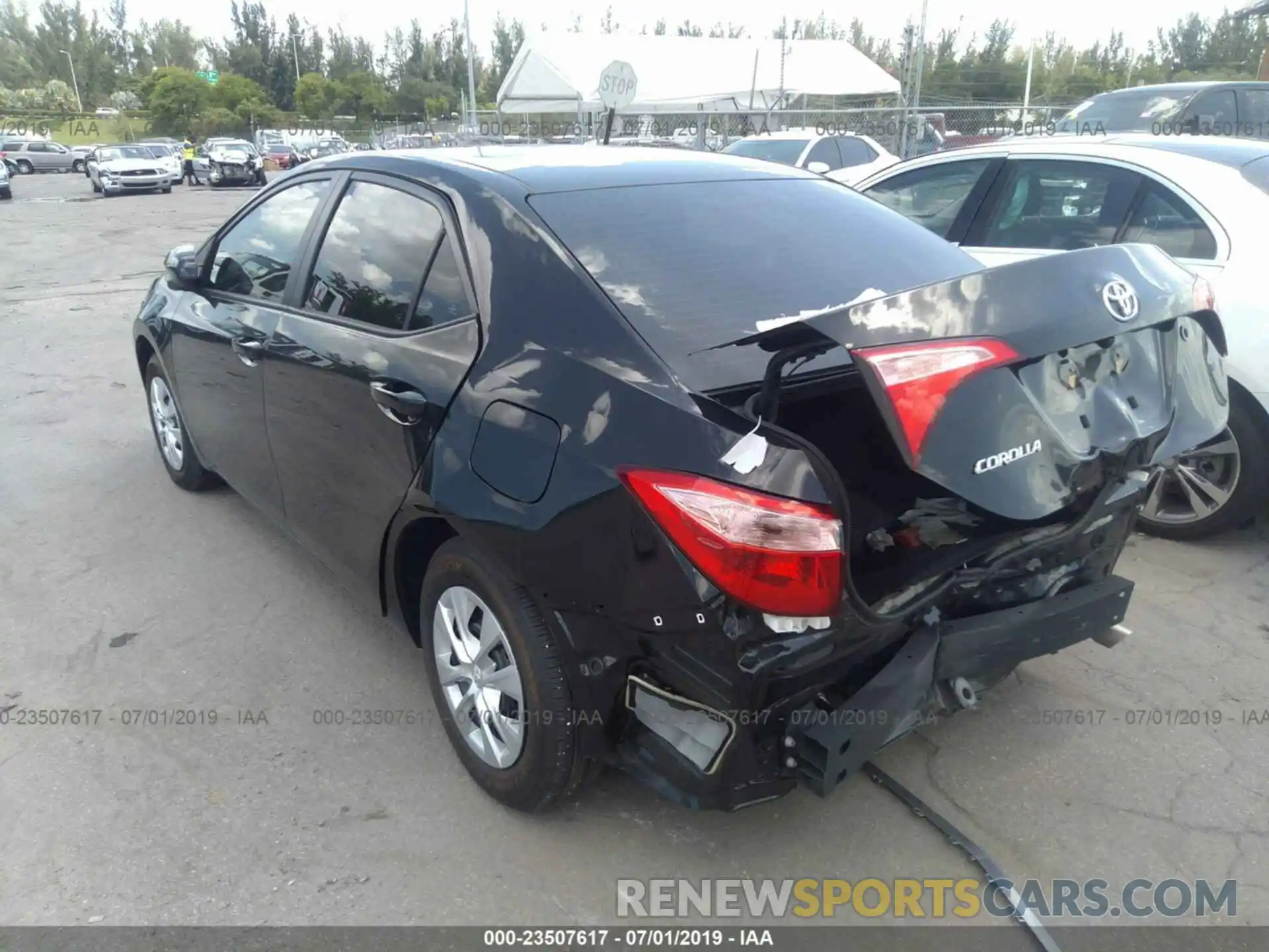 3 Photograph of a damaged car 2T1BURHE1KC127785 TOYOTA COROLLA 2019