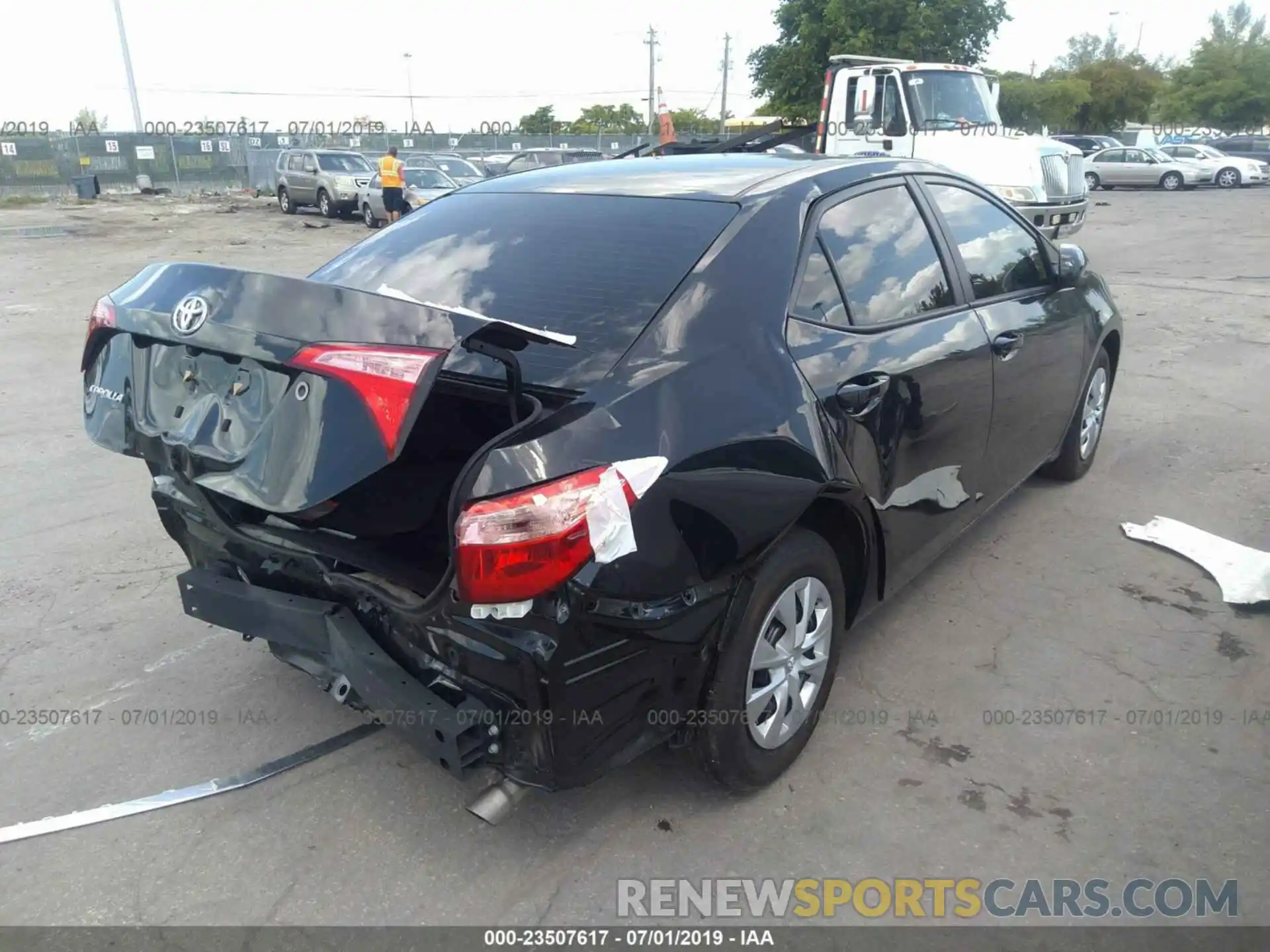 4 Photograph of a damaged car 2T1BURHE1KC127785 TOYOTA COROLLA 2019