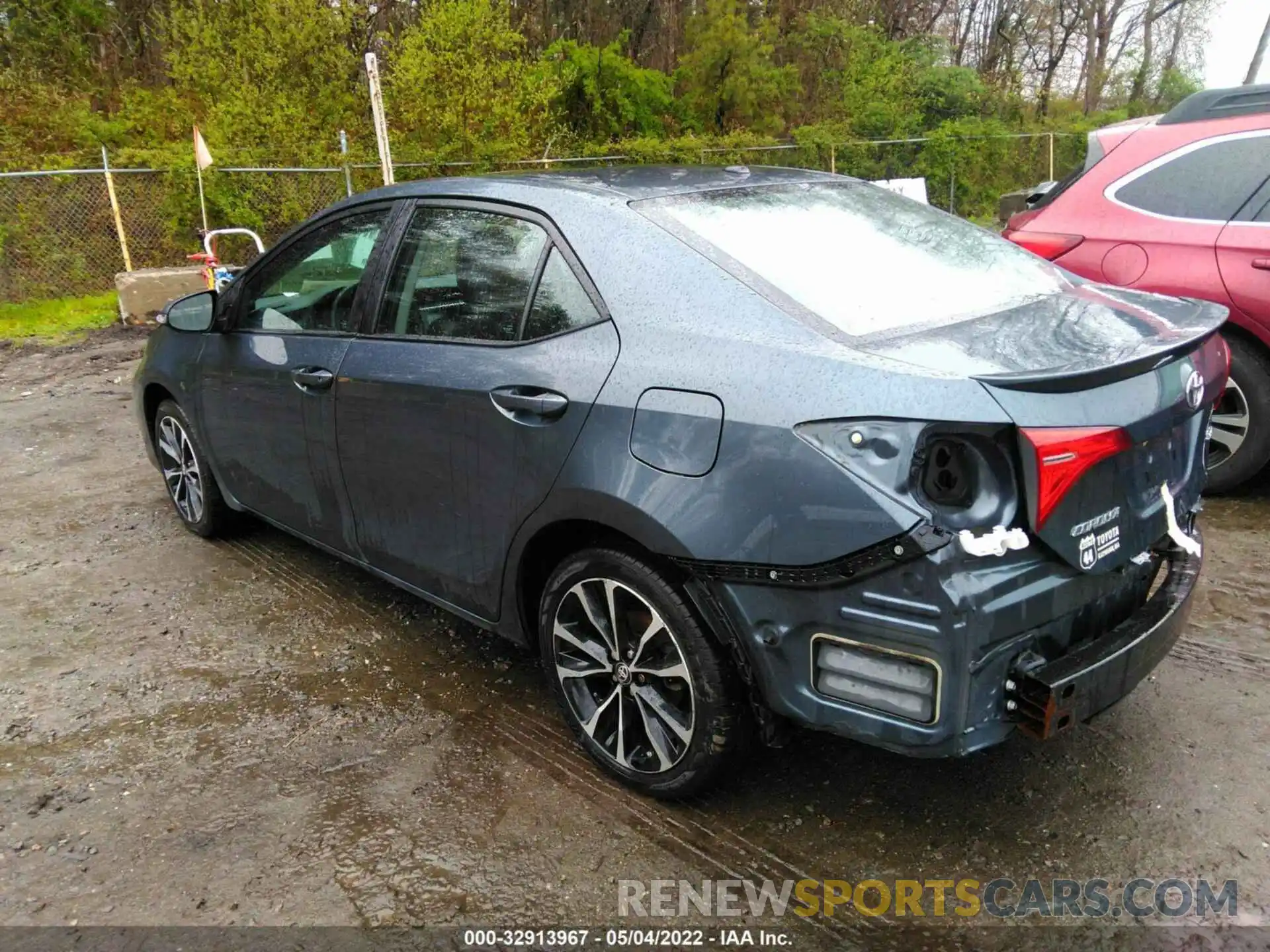 3 Photograph of a damaged car 2T1BURHE1KC127964 TOYOTA COROLLA 2019