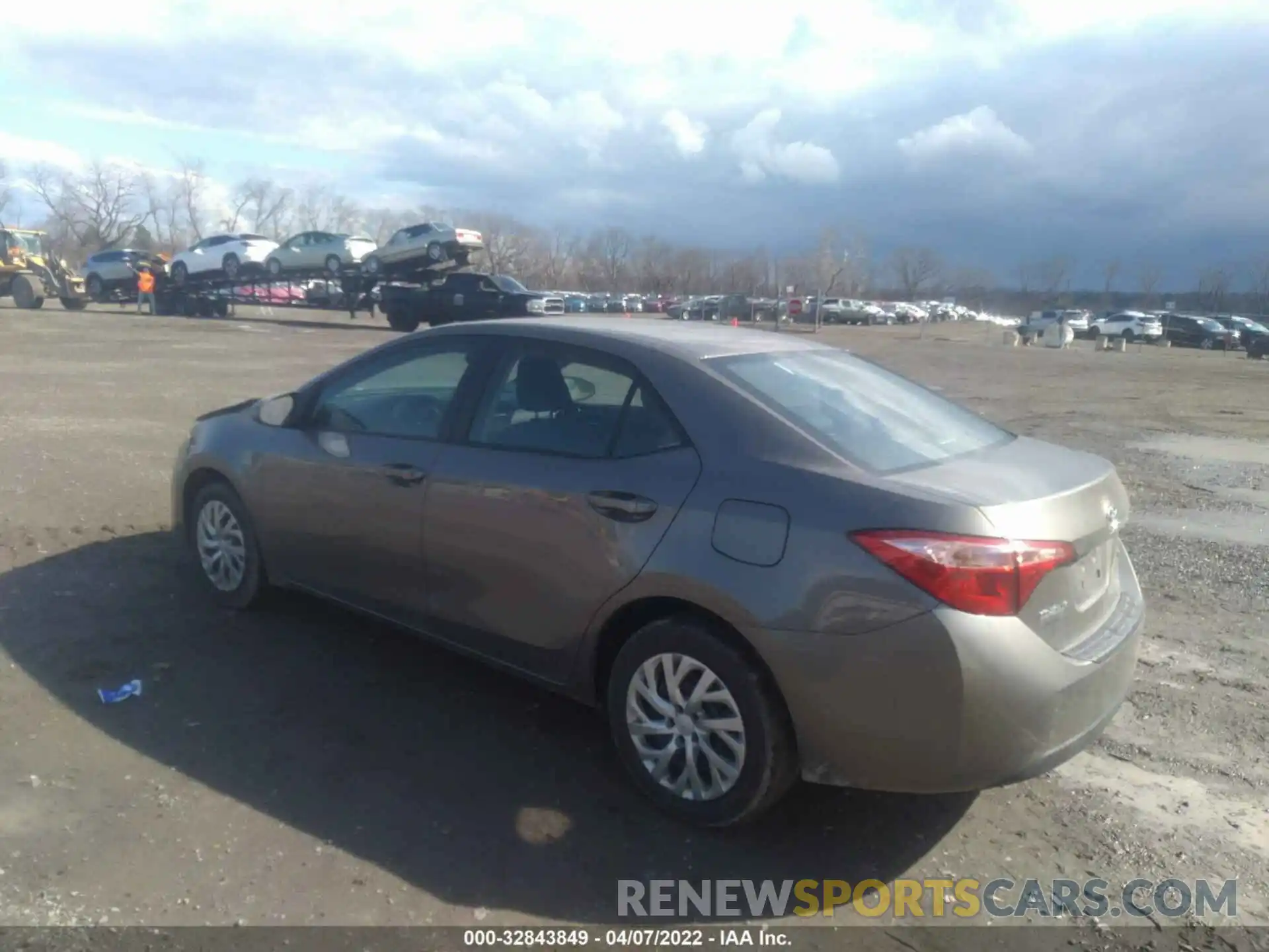 3 Photograph of a damaged car 2T1BURHE1KC128001 TOYOTA COROLLA 2019