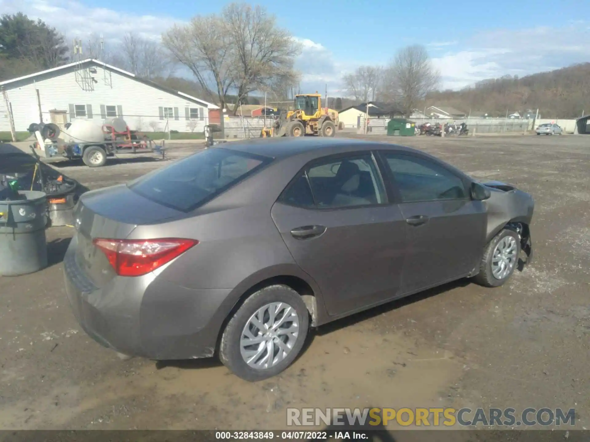 4 Photograph of a damaged car 2T1BURHE1KC128001 TOYOTA COROLLA 2019