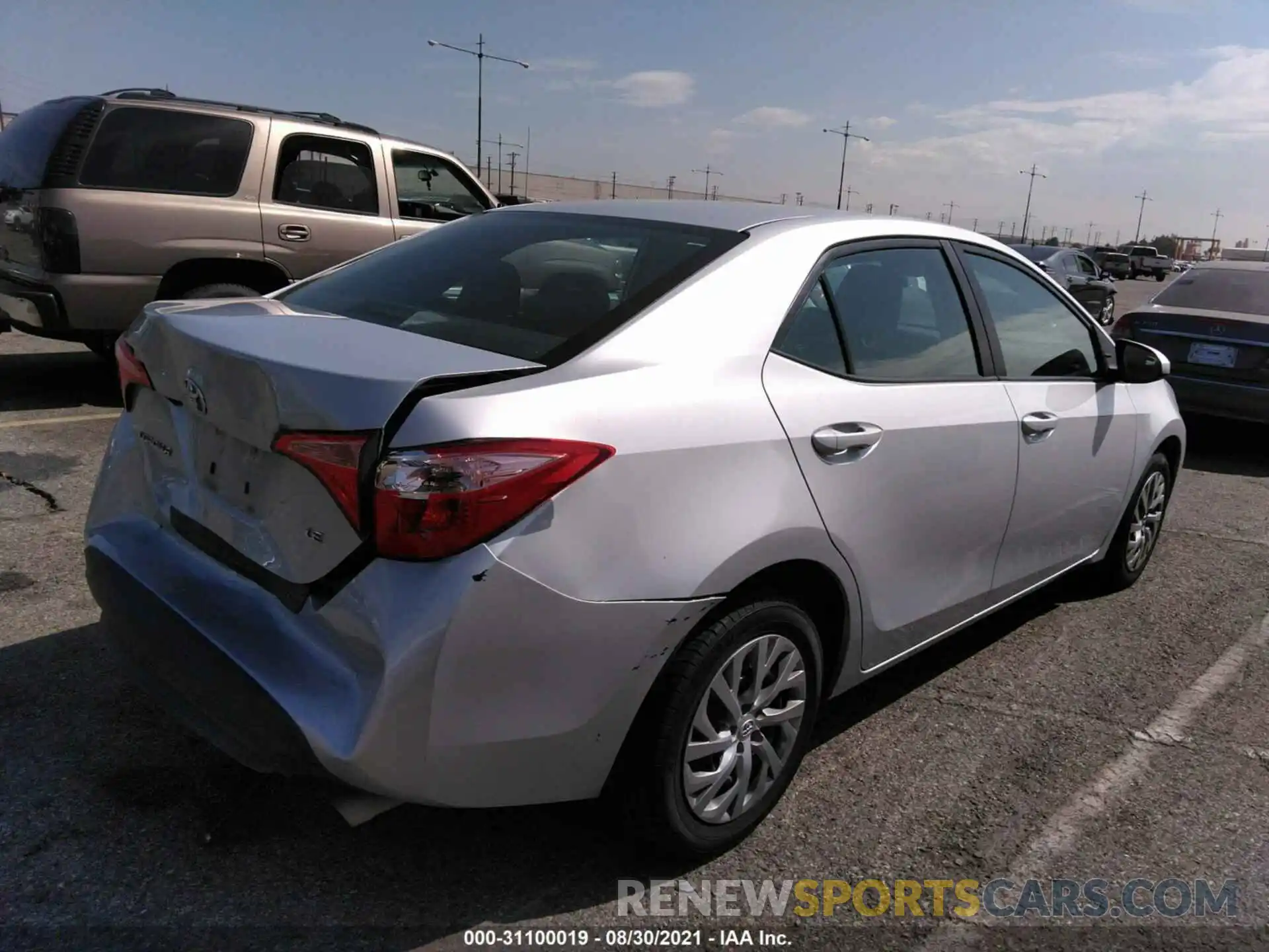 4 Photograph of a damaged car 2T1BURHE1KC130752 TOYOTA COROLLA 2019