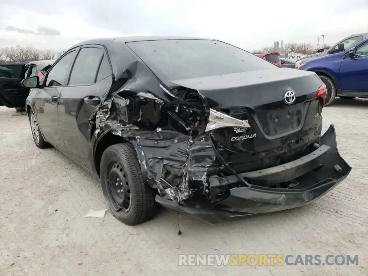 3 Photograph of a damaged car 2T1BURHE1KC133053 TOYOTA COROLLA 2019