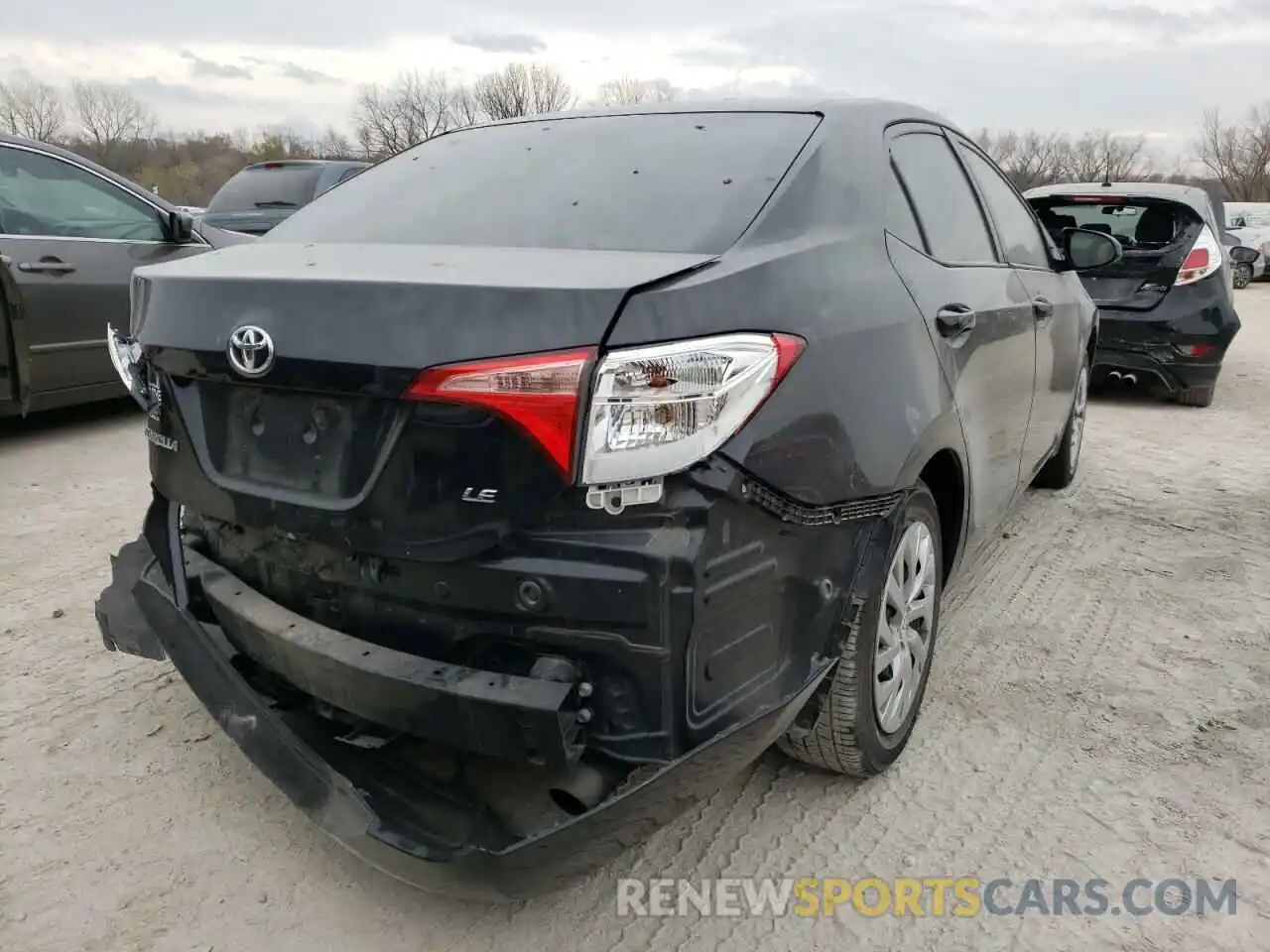 4 Photograph of a damaged car 2T1BURHE1KC133053 TOYOTA COROLLA 2019