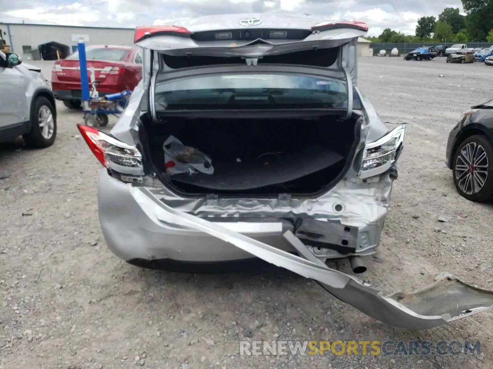 9 Photograph of a damaged car 2T1BURHE1KC134493 TOYOTA COROLLA 2019