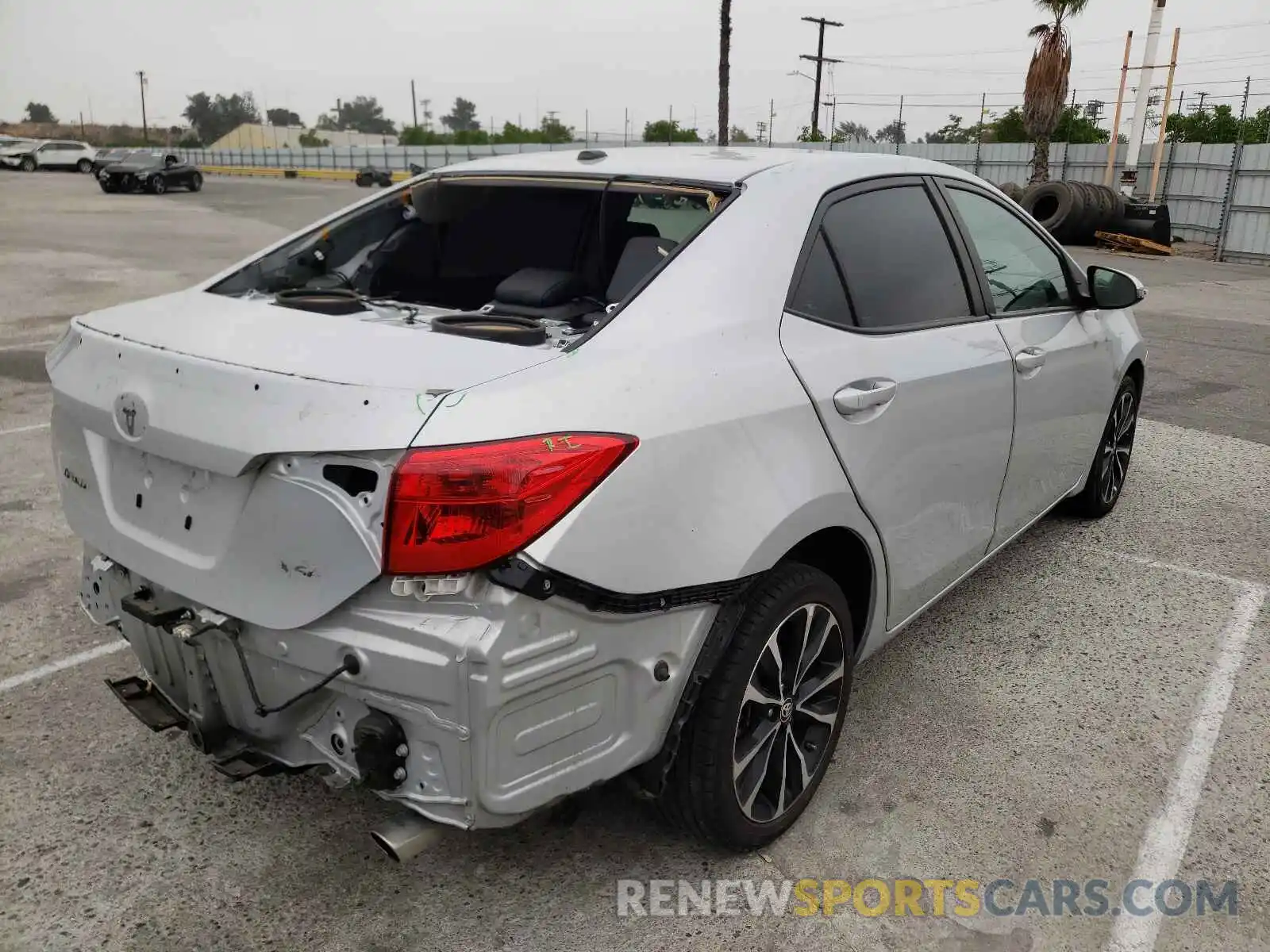 4 Photograph of a damaged car 2T1BURHE1KC134624 TOYOTA COROLLA 2019