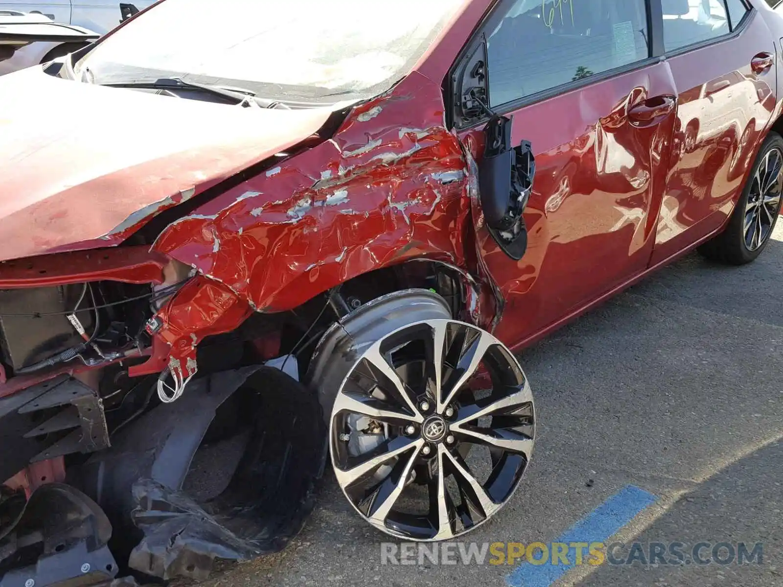 9 Photograph of a damaged car 2T1BURHE1KC137166 TOYOTA COROLLA 2019