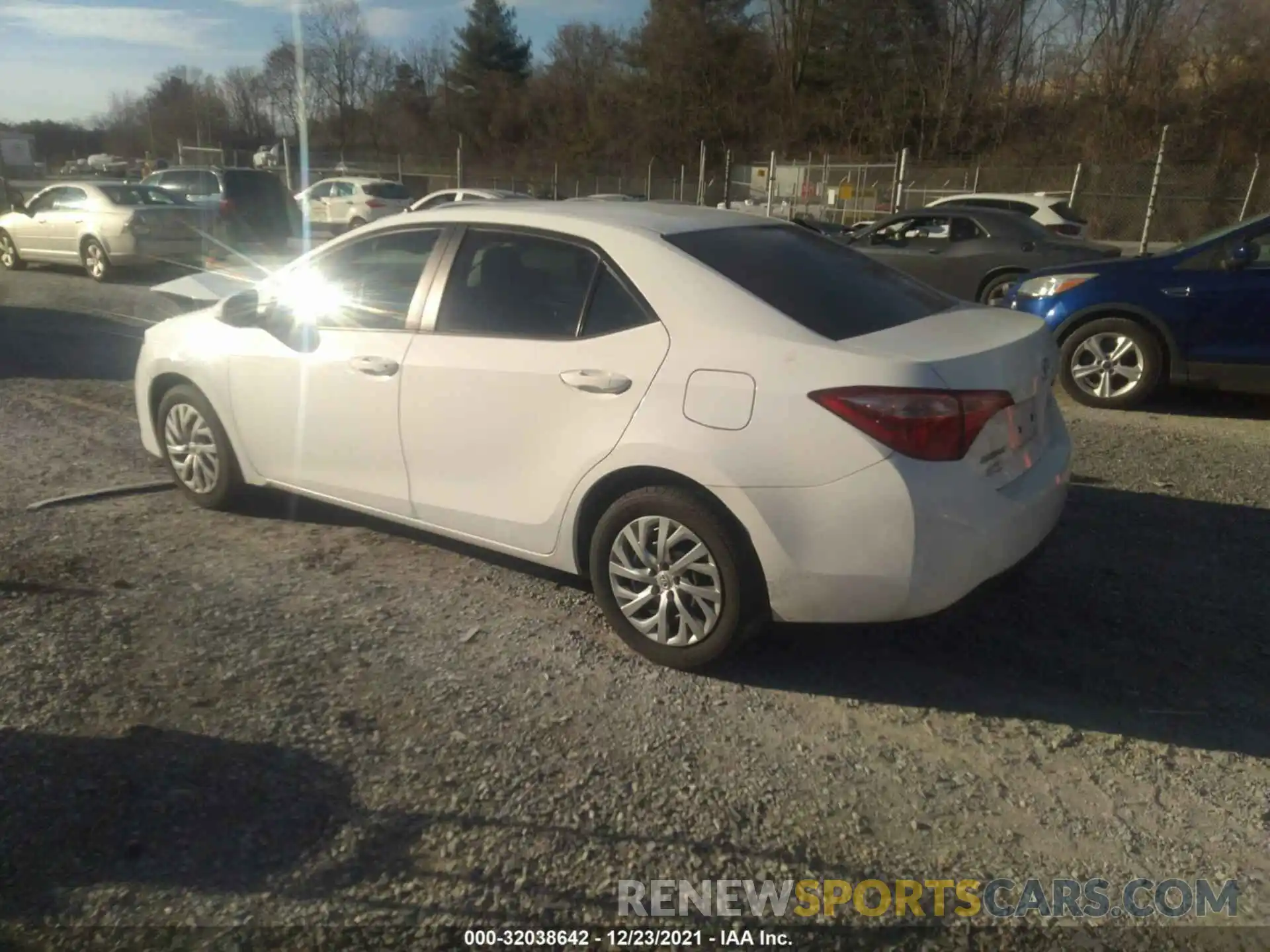 3 Photograph of a damaged car 2T1BURHE1KC140603 TOYOTA COROLLA 2019