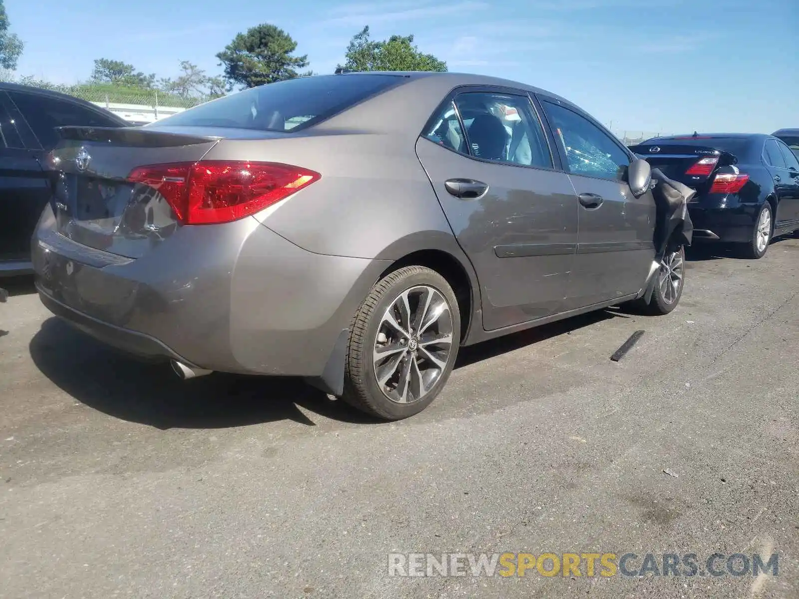 4 Photograph of a damaged car 2T1BURHE1KC142559 TOYOTA COROLLA 2019