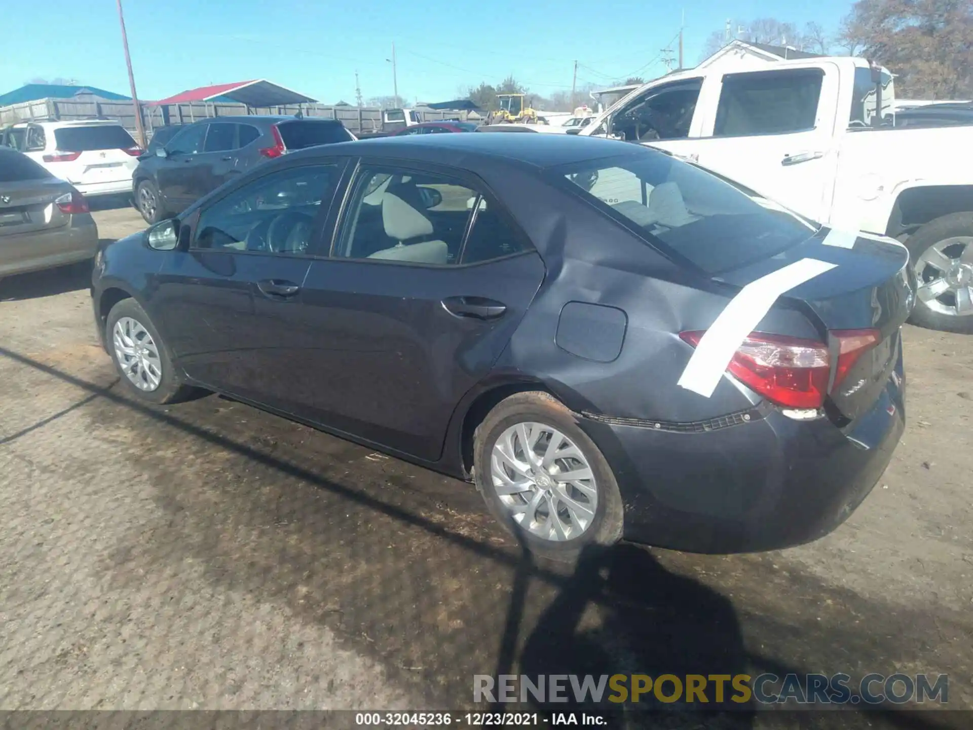 3 Photograph of a damaged car 2T1BURHE1KC144747 TOYOTA COROLLA 2019