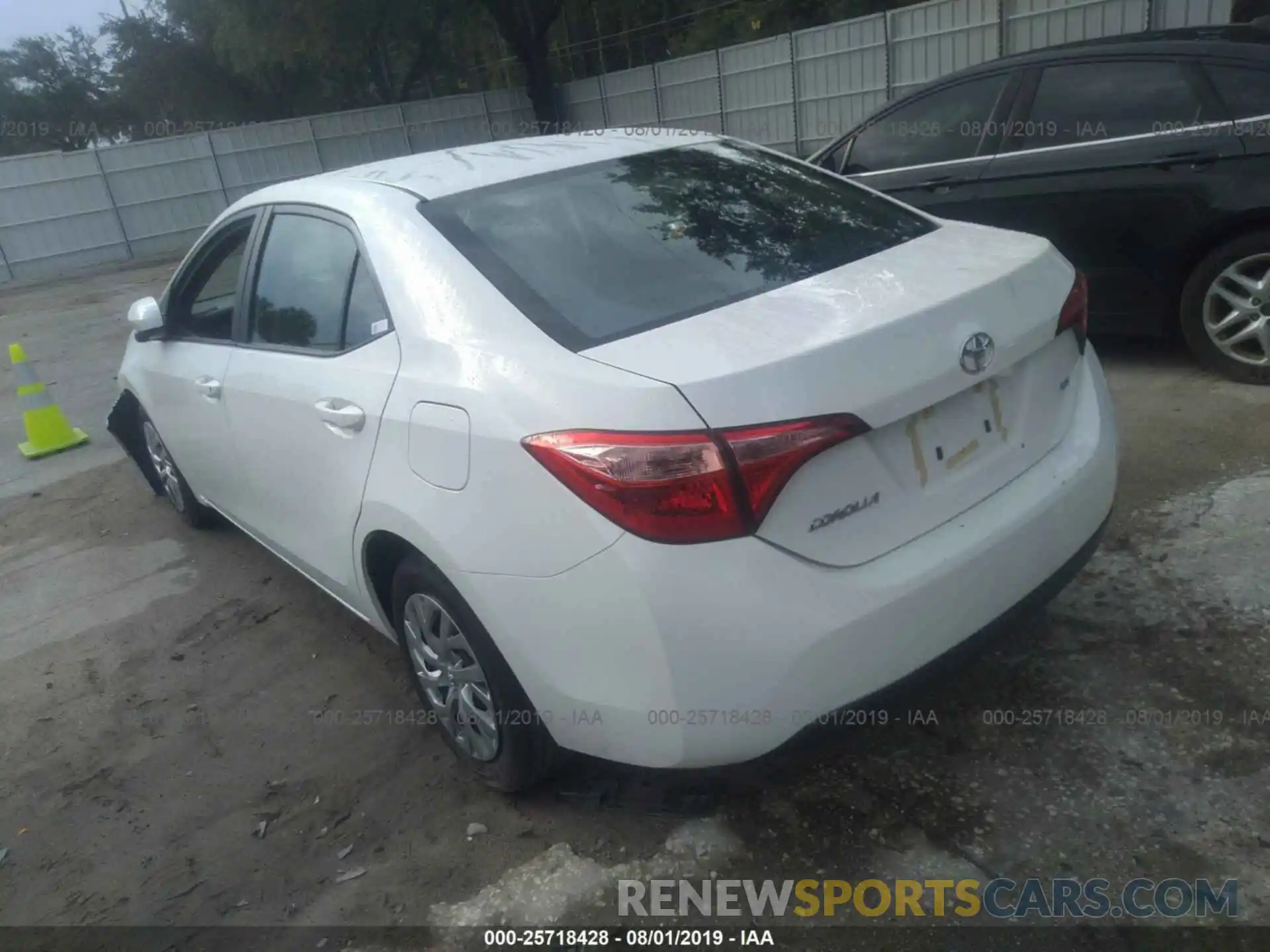 3 Фотография поврежденного автомобиля 2T1BURHE1KC147664 TOYOTA COROLLA 2019