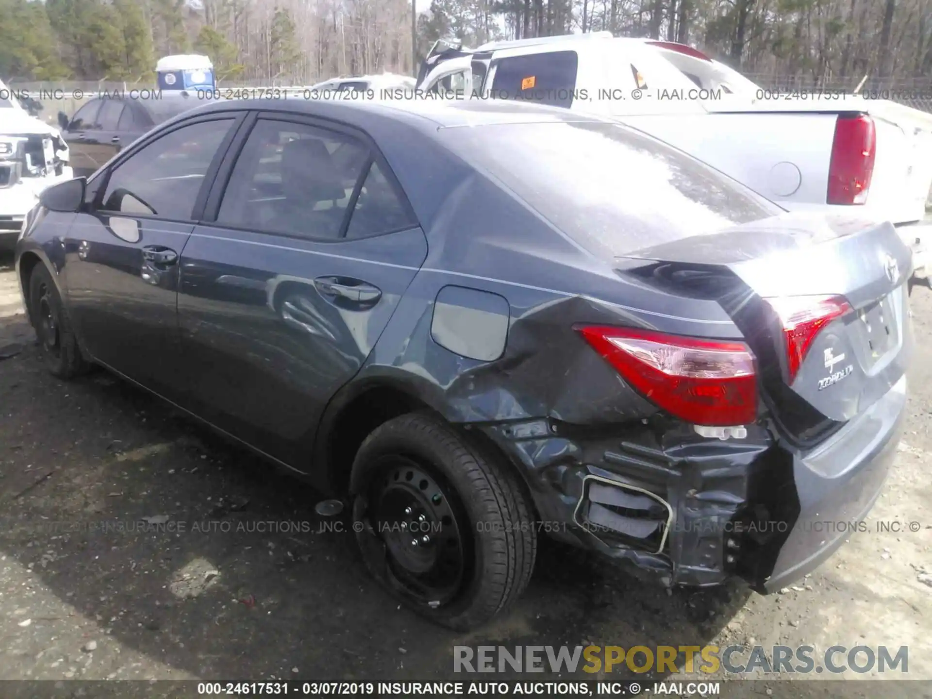 3 Photograph of a damaged car 2T1BURHE1KC152685 TOYOTA COROLLA 2019