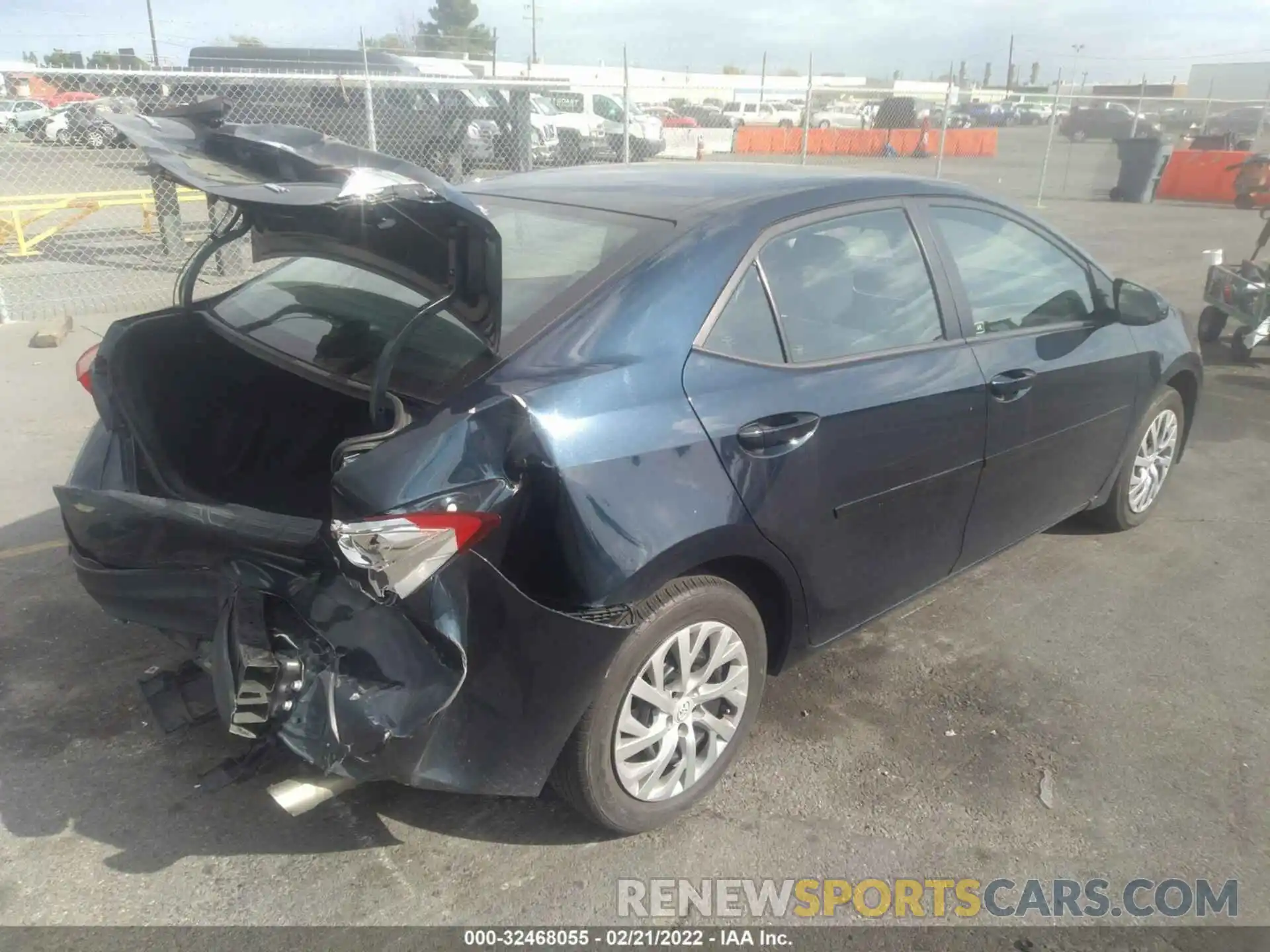 4 Photograph of a damaged car 2T1BURHE1KC152833 TOYOTA COROLLA 2019