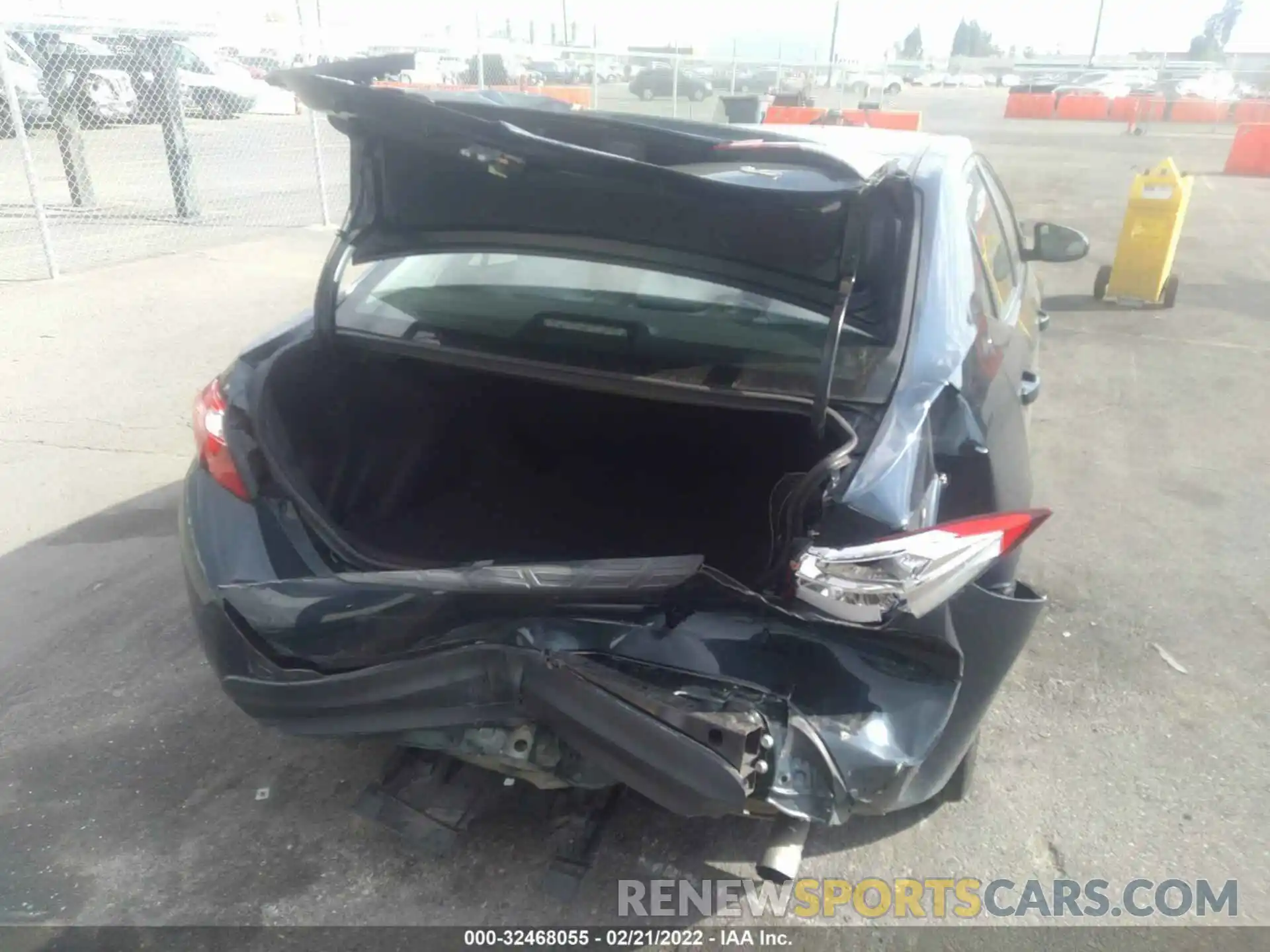 6 Photograph of a damaged car 2T1BURHE1KC152833 TOYOTA COROLLA 2019