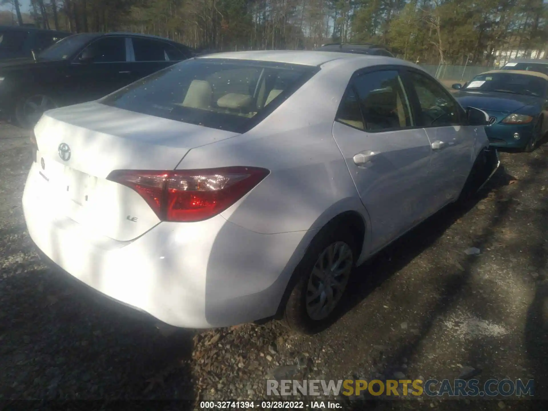 4 Photograph of a damaged car 2T1BURHE1KC153075 TOYOTA COROLLA 2019