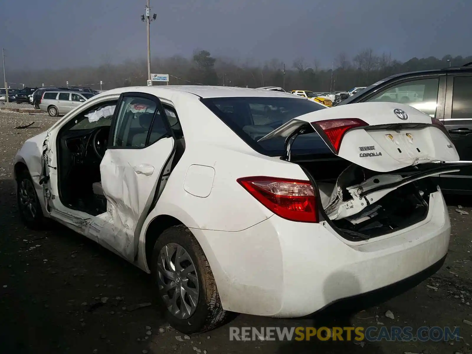 3 Photograph of a damaged car 2T1BURHE1KC153321 TOYOTA COROLLA 2019