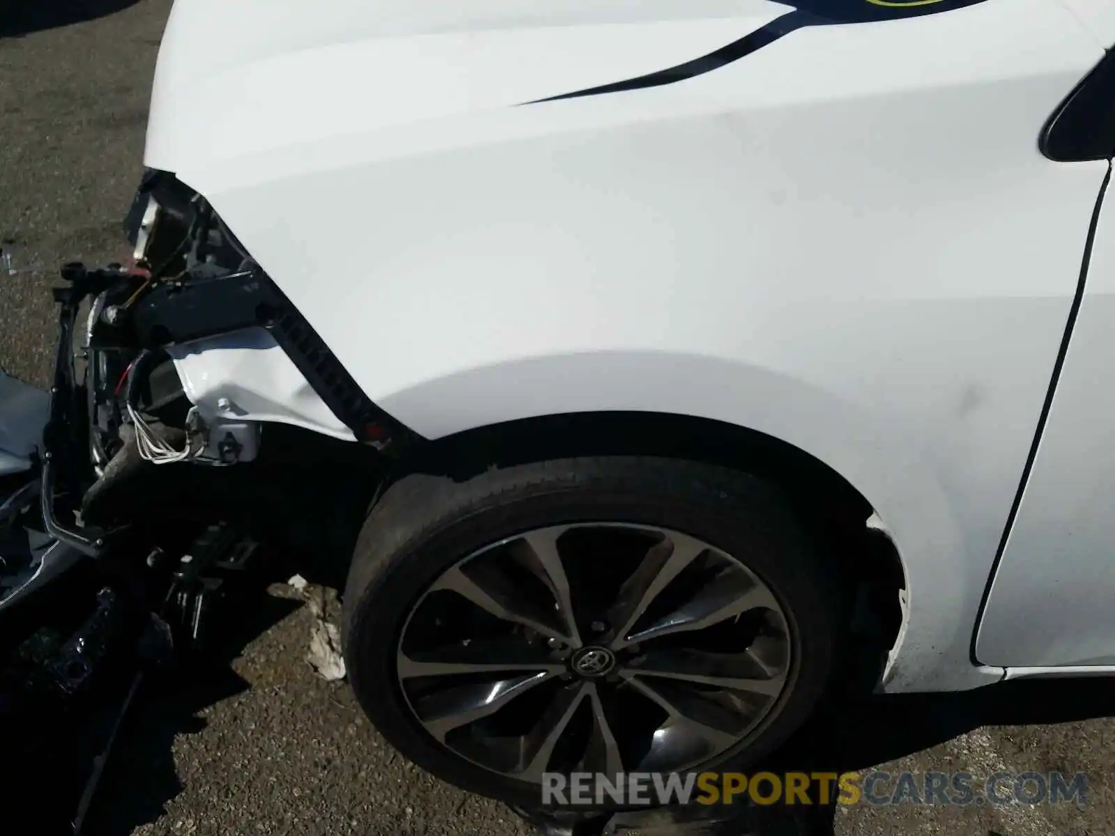 9 Photograph of a damaged car 2T1BURHE1KC154601 TOYOTA COROLLA 2019