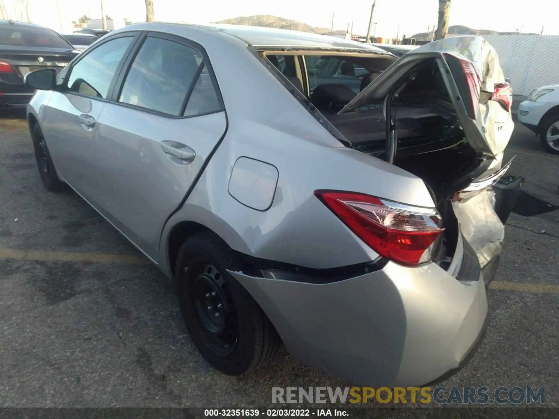 3 Photograph of a damaged car 2T1BURHE1KC155246 TOYOTA COROLLA 2019