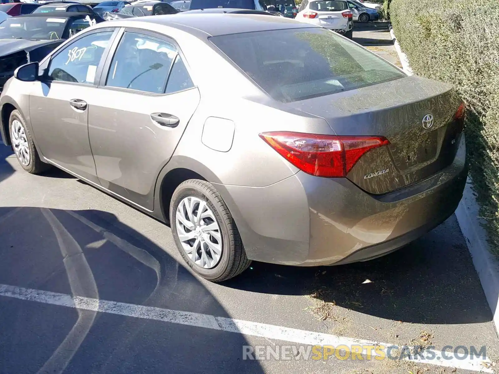 3 Photograph of a damaged car 2T1BURHE1KC166988 TOYOTA COROLLA 2019