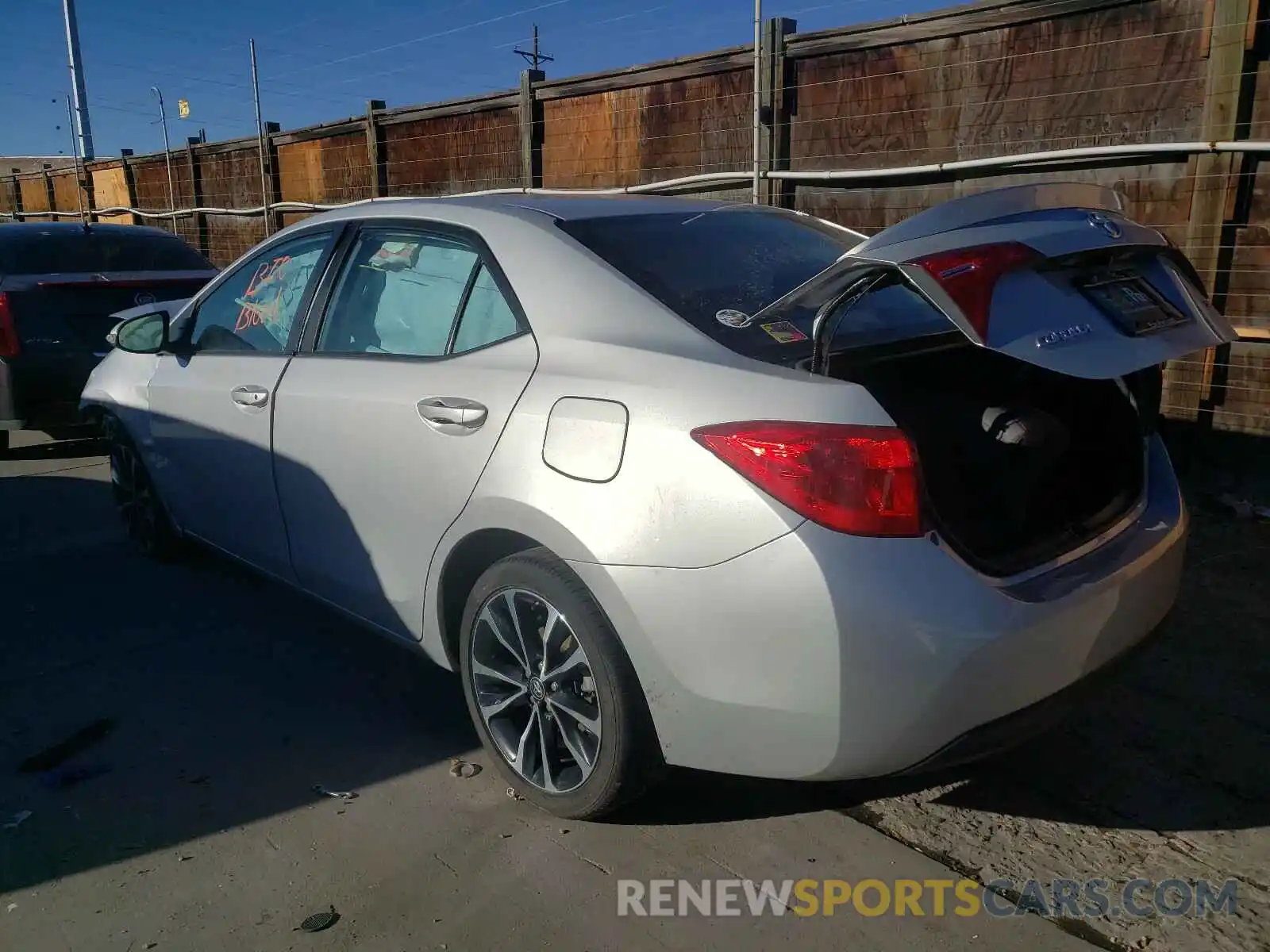 3 Photograph of a damaged car 2T1BURHE1KC172631 TOYOTA COROLLA 2019