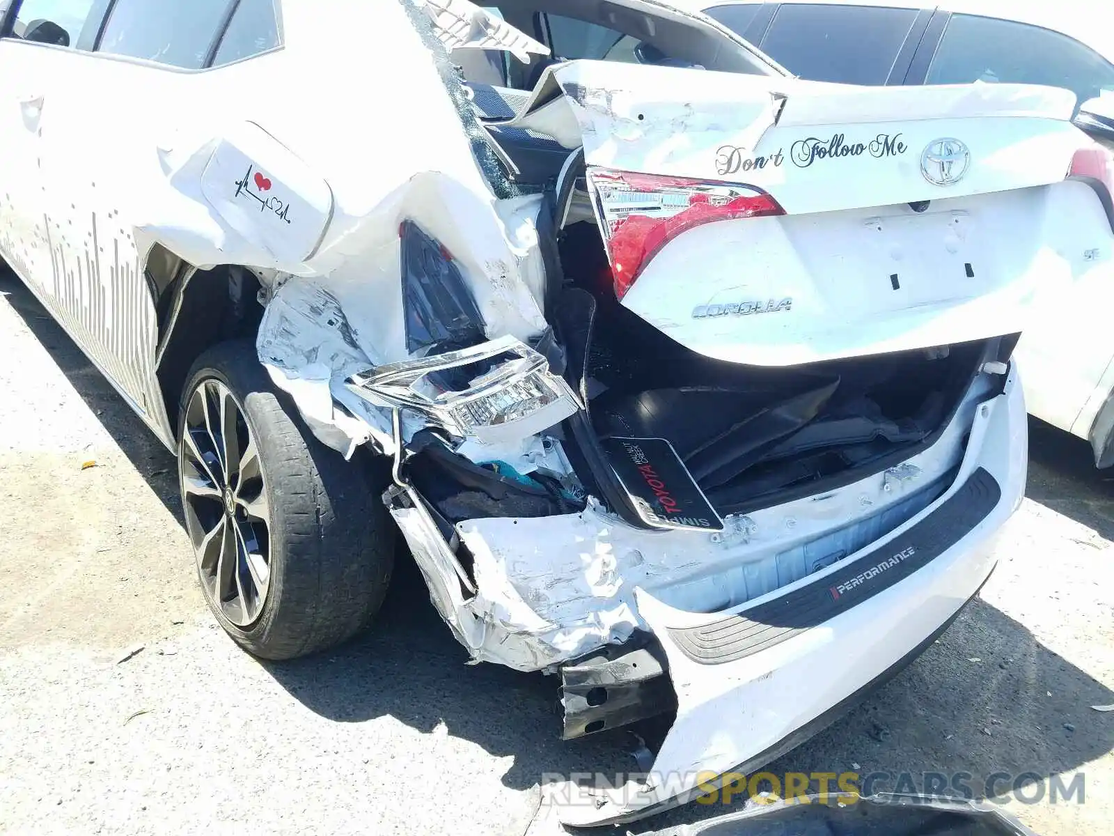 9 Photograph of a damaged car 2T1BURHE1KC172760 TOYOTA COROLLA 2019