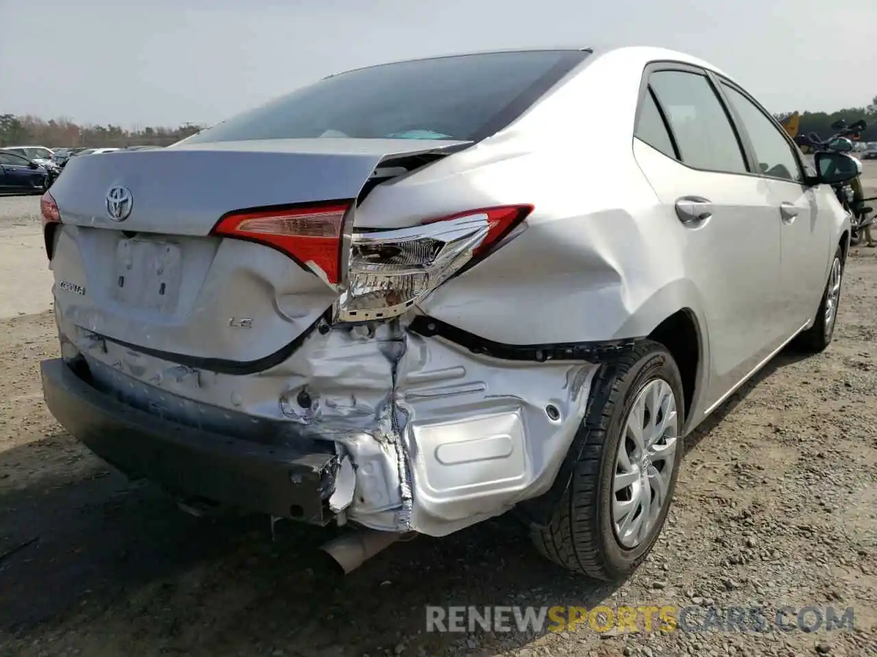 4 Photograph of a damaged car 2T1BURHE1KC173312 TOYOTA COROLLA 2019