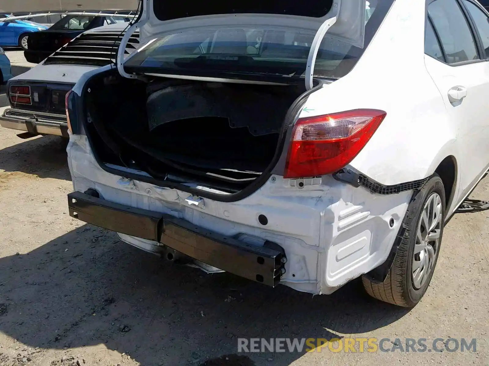 9 Photograph of a damaged car 2T1BURHE1KC173696 TOYOTA COROLLA 2019