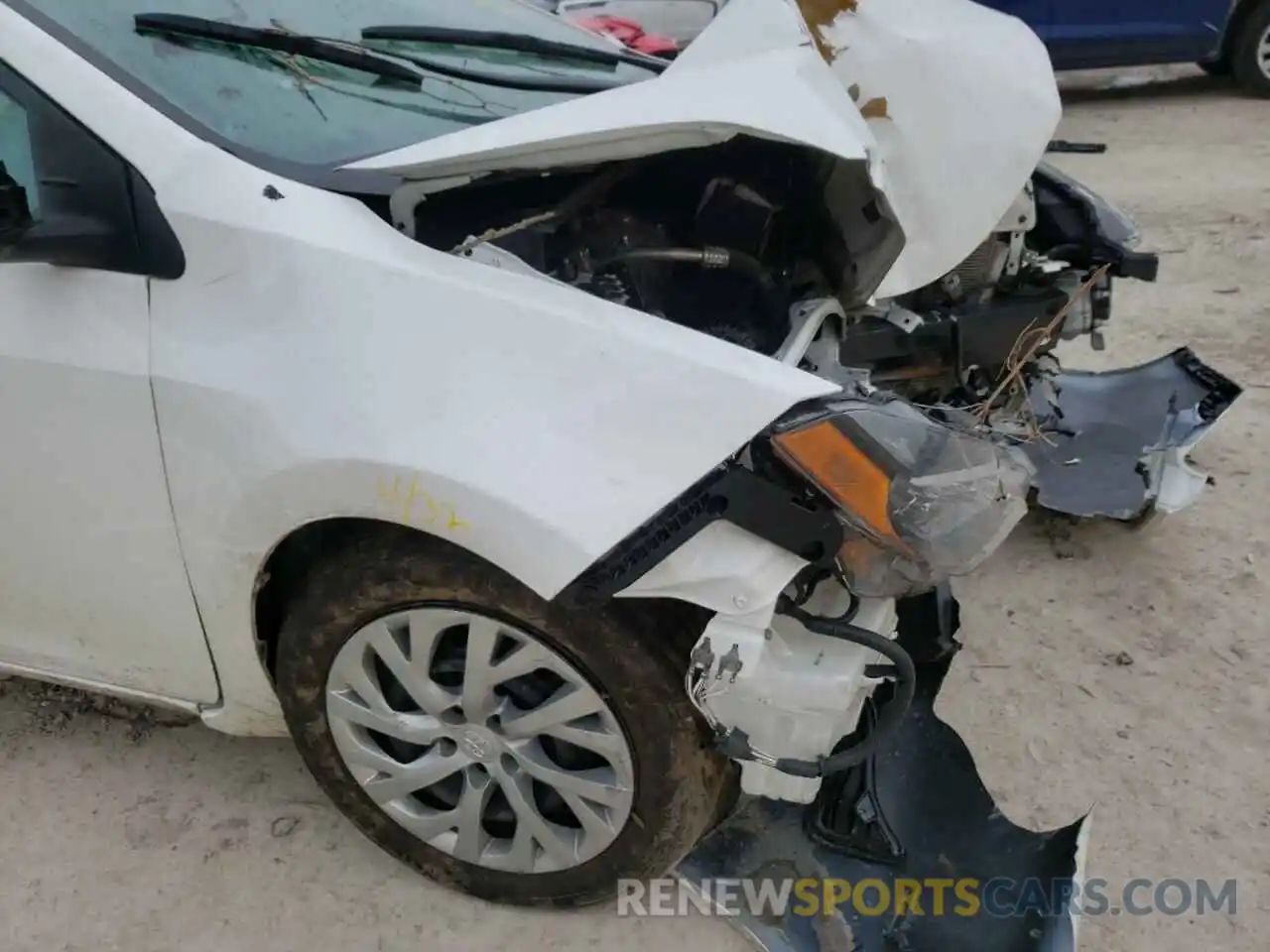 9 Photograph of a damaged car 2T1BURHE1KC174184 TOYOTA COROLLA 2019