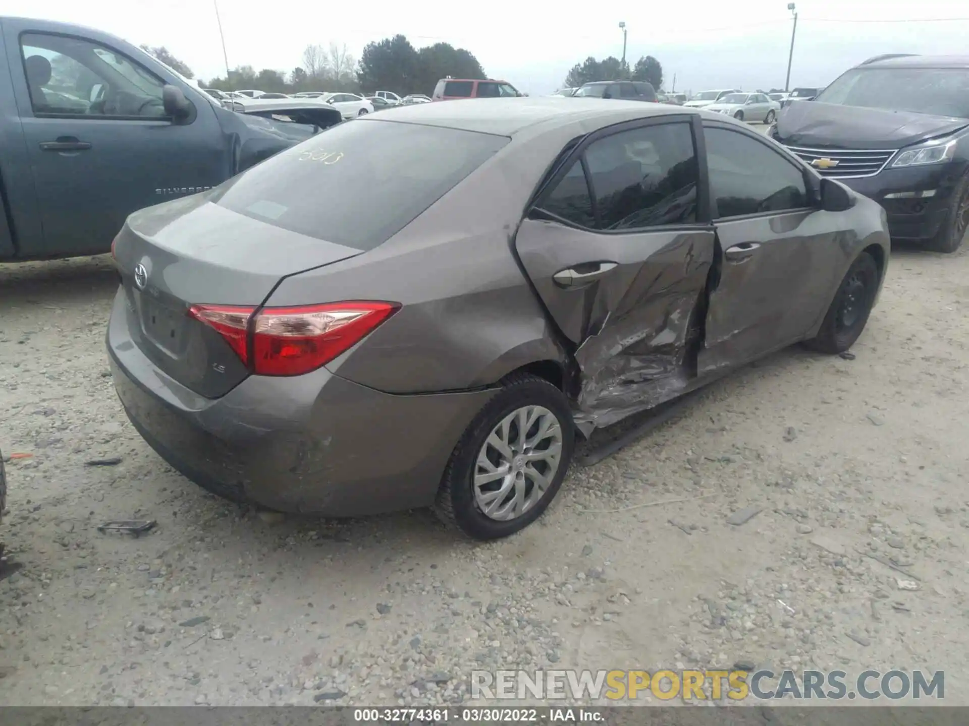 4 Photograph of a damaged car 2T1BURHE1KC175013 TOYOTA COROLLA 2019