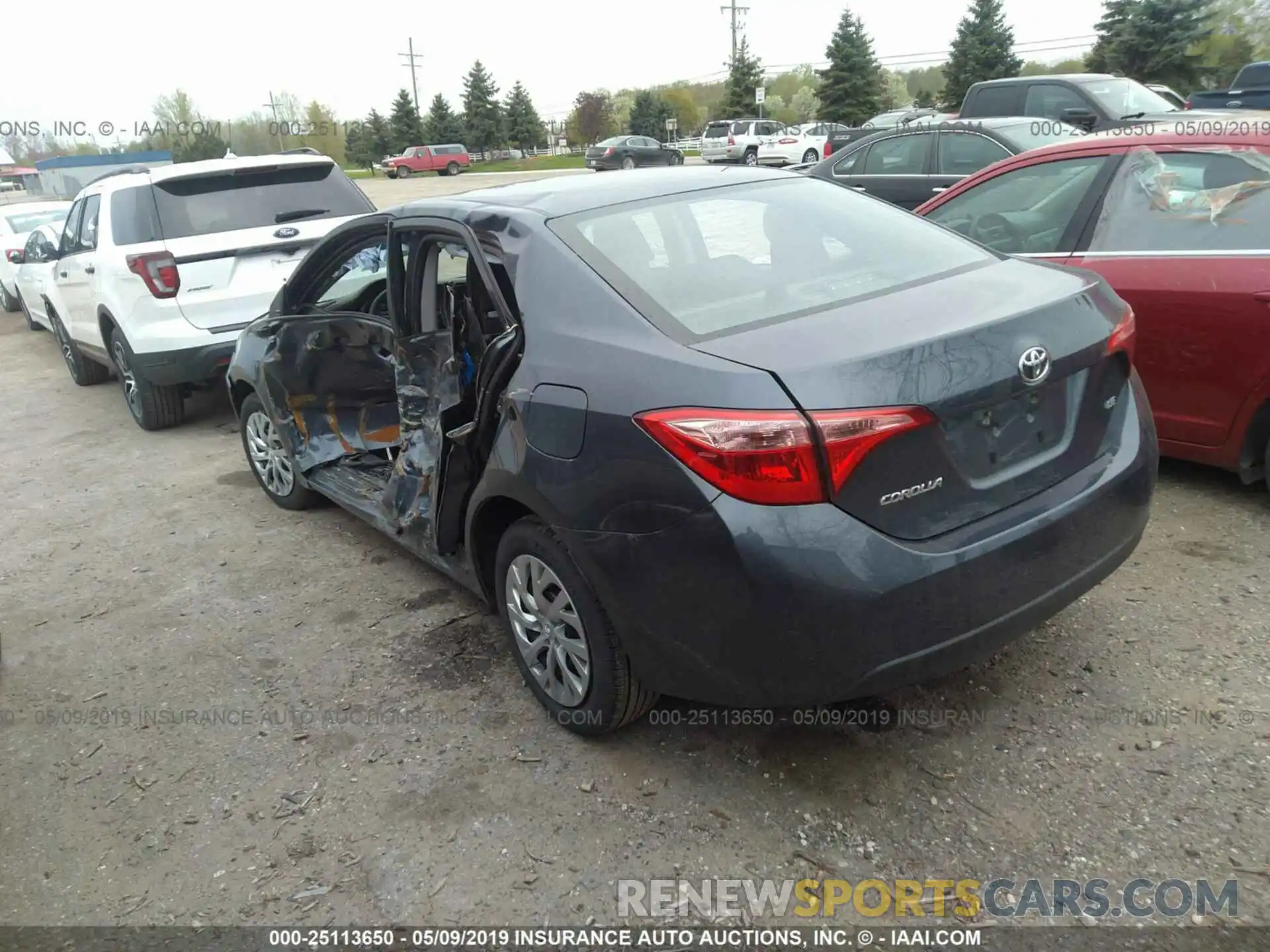 3 Photograph of a damaged car 2T1BURHE1KC175237 TOYOTA COROLLA 2019