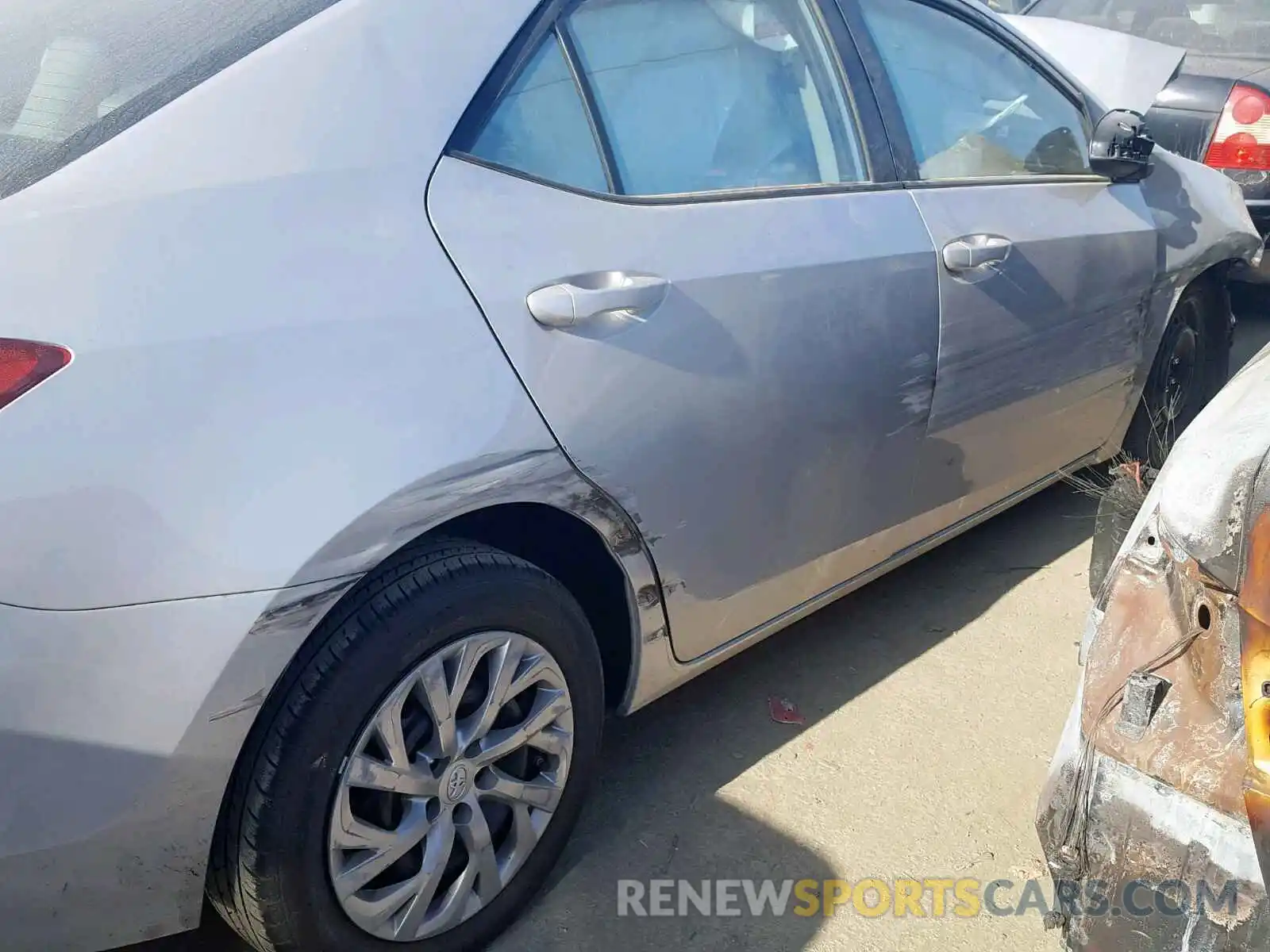 9 Photograph of a damaged car 2T1BURHE1KC180874 TOYOTA COROLLA 2019