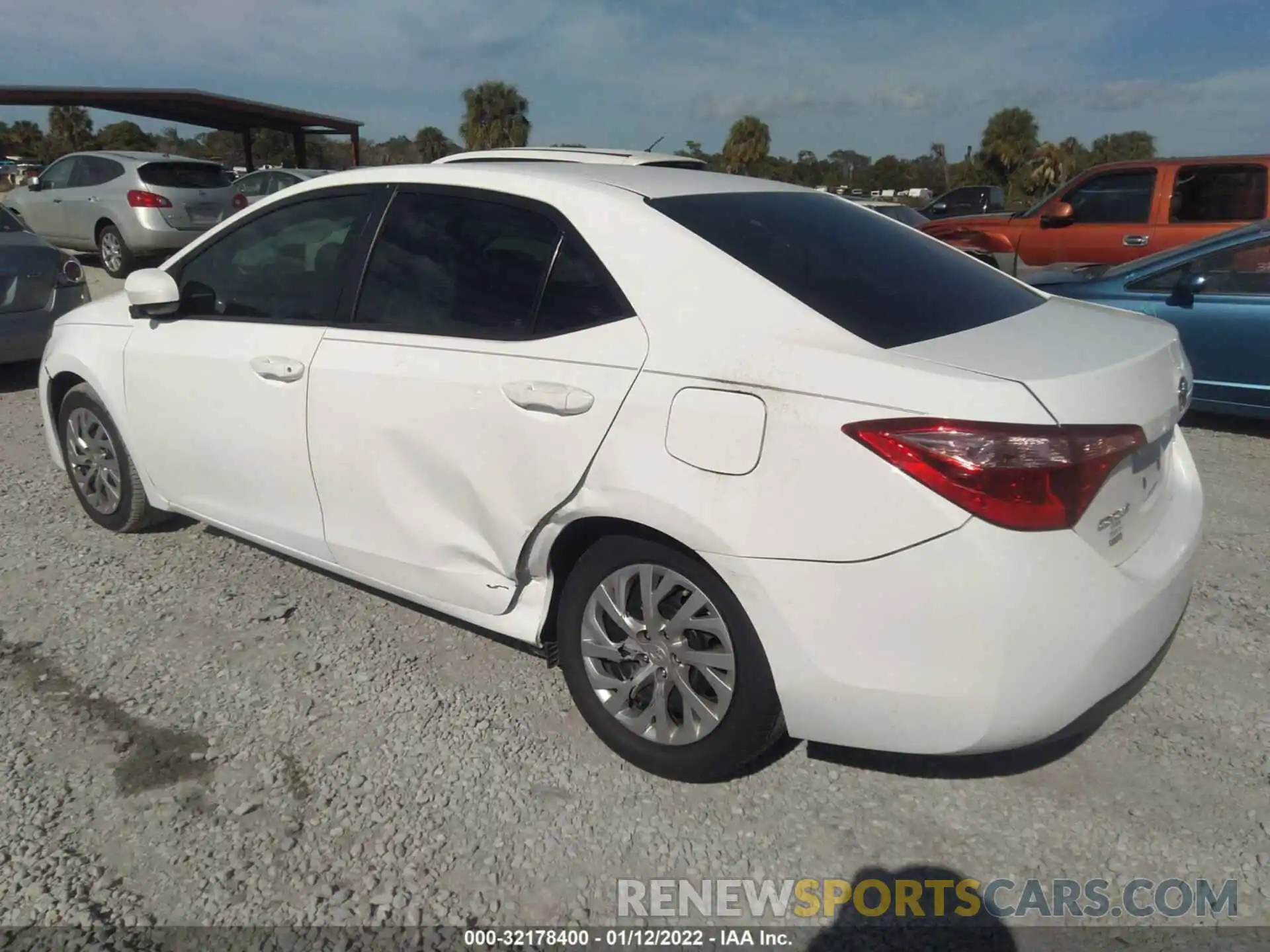 3 Photograph of a damaged car 2T1BURHE1KC185170 TOYOTA COROLLA 2019