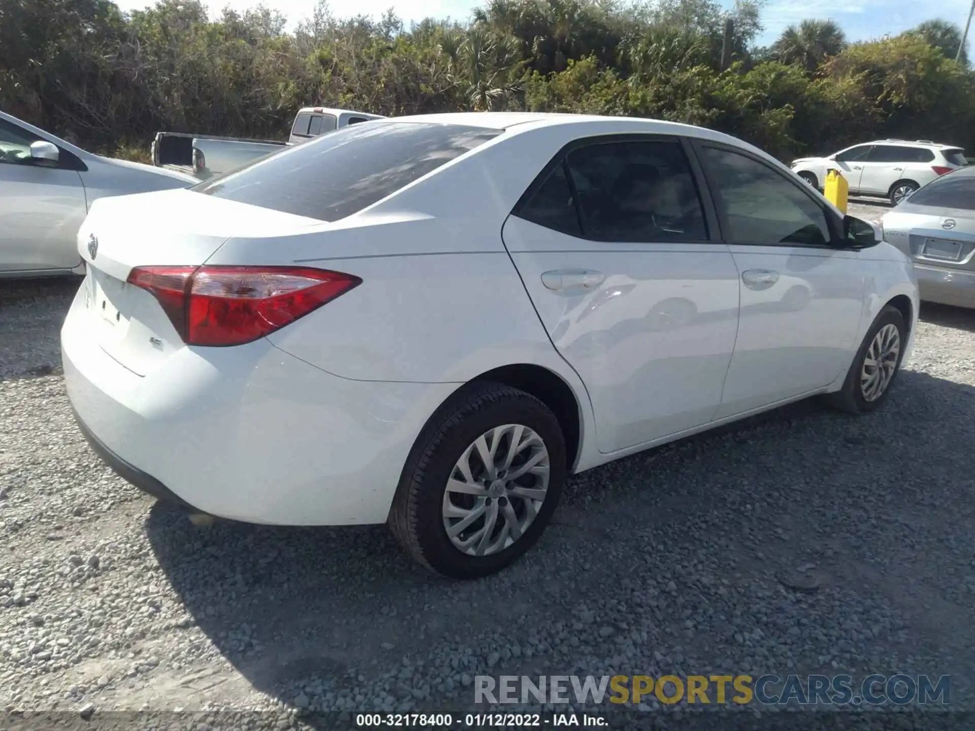 4 Photograph of a damaged car 2T1BURHE1KC185170 TOYOTA COROLLA 2019