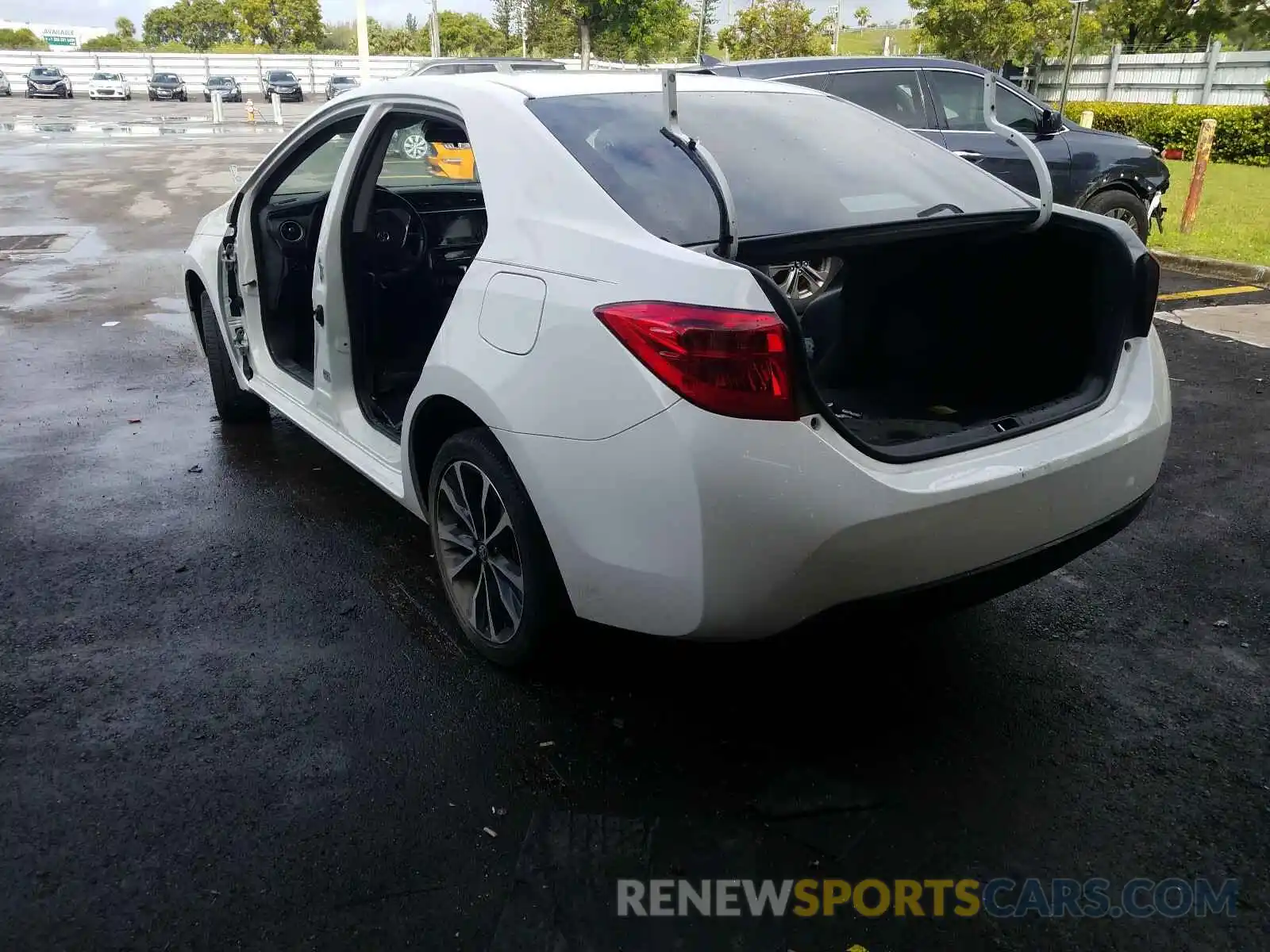 3 Photograph of a damaged car 2T1BURHE1KC186318 TOYOTA COROLLA 2019