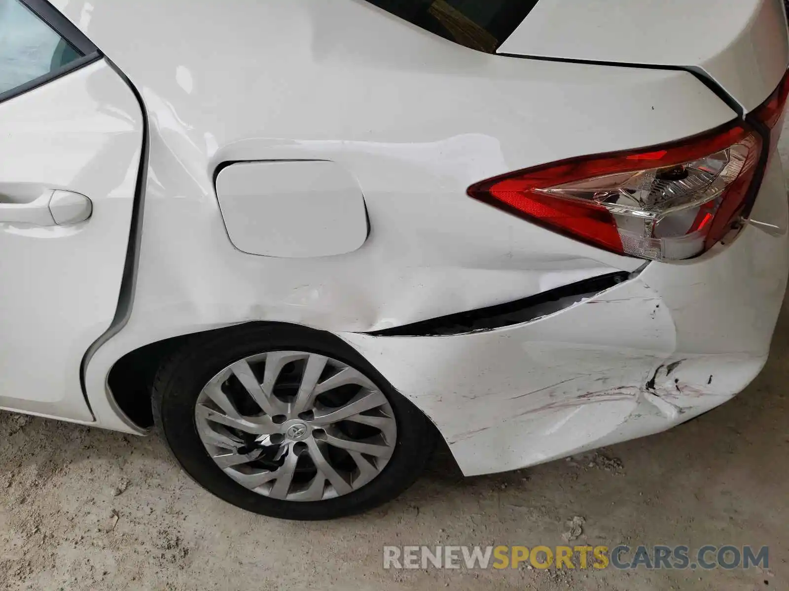 9 Photograph of a damaged car 2T1BURHE1KC190076 TOYOTA COROLLA 2019