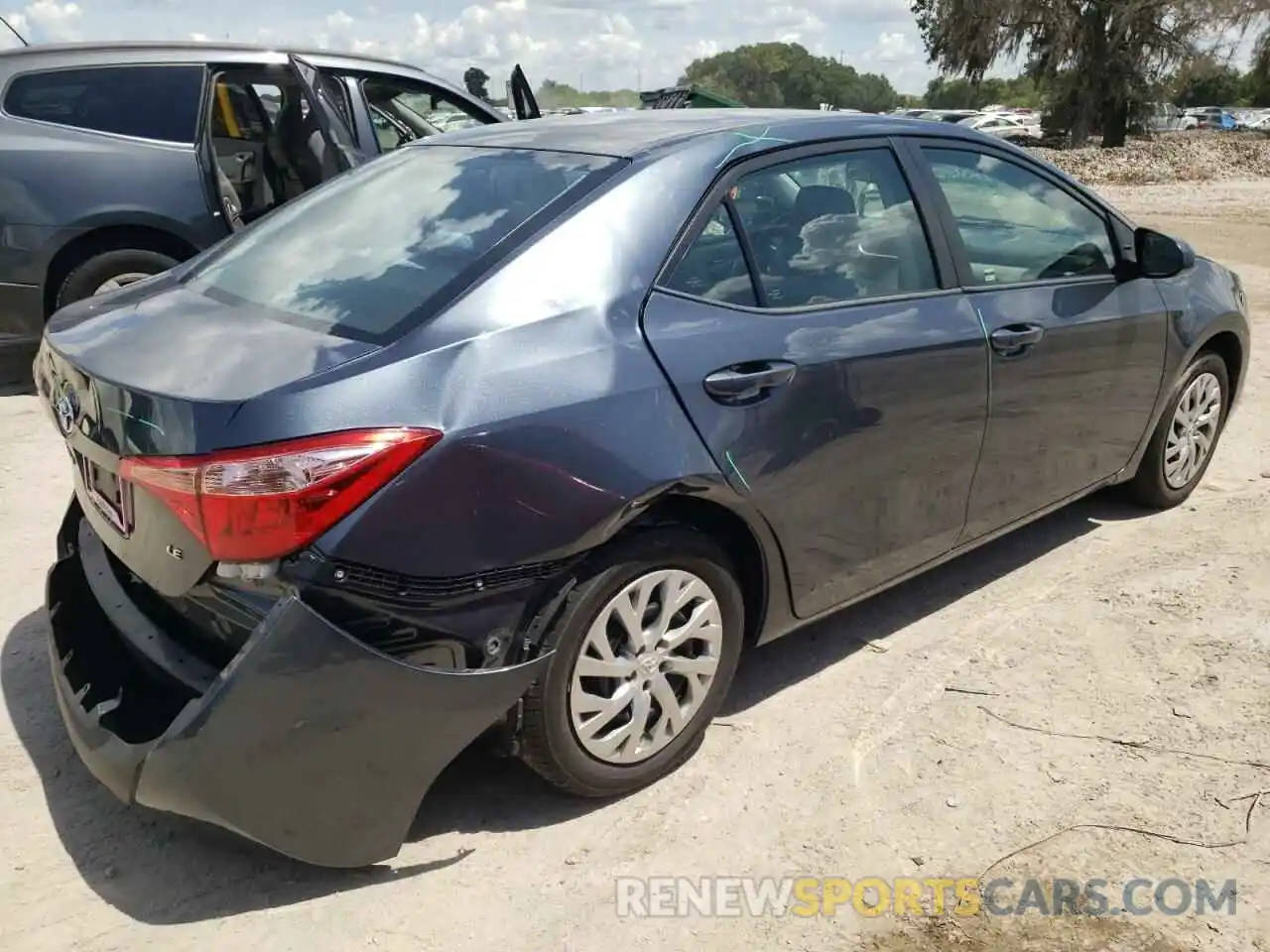 4 Photograph of a damaged car 2T1BURHE1KC190269 TOYOTA COROLLA 2019