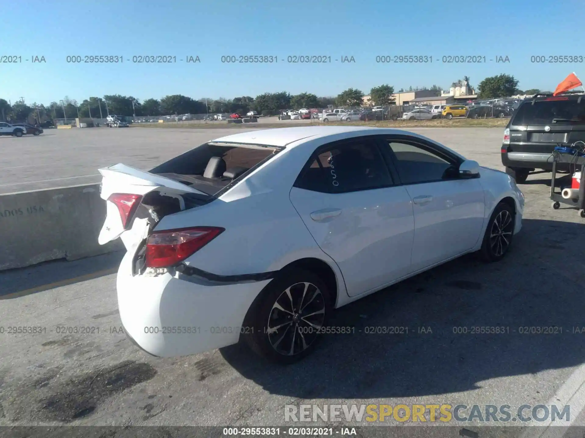 4 Photograph of a damaged car 2T1BURHE1KC191650 TOYOTA COROLLA 2019