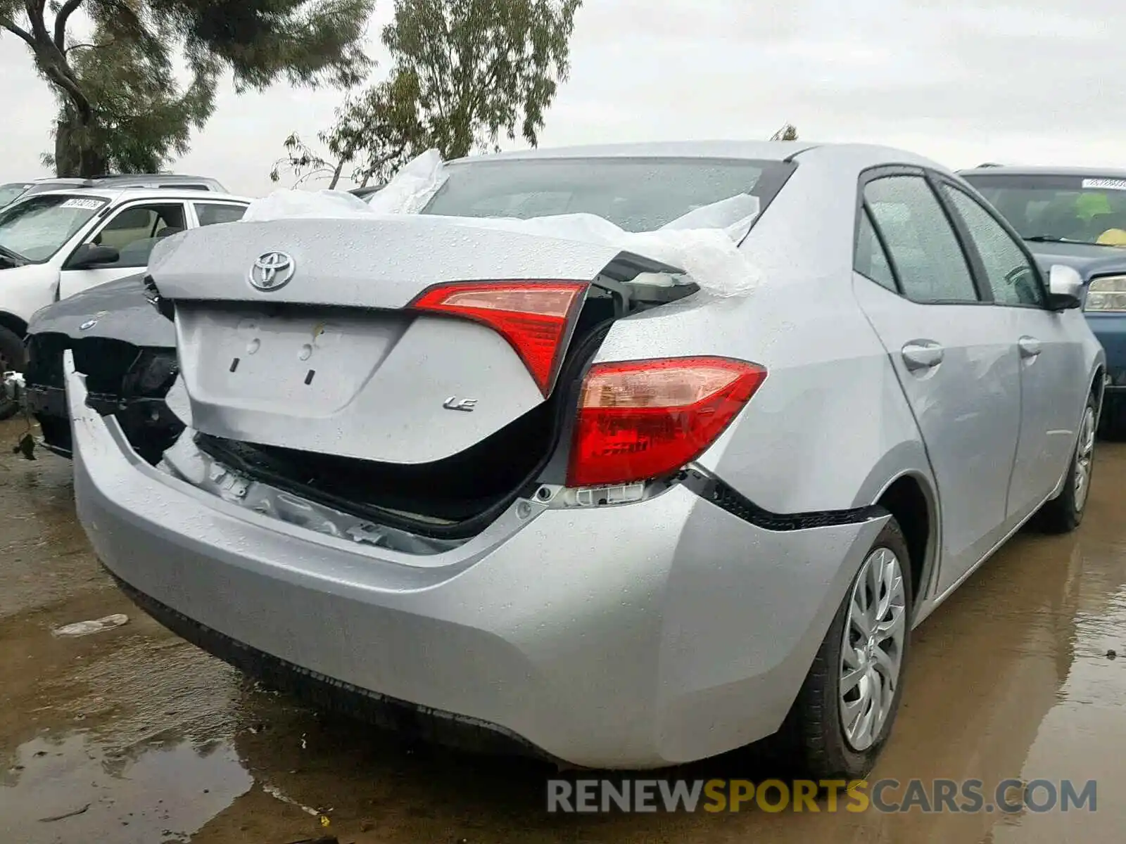 4 Photograph of a damaged car 2T1BURHE1KC196430 TOYOTA COROLLA 2019