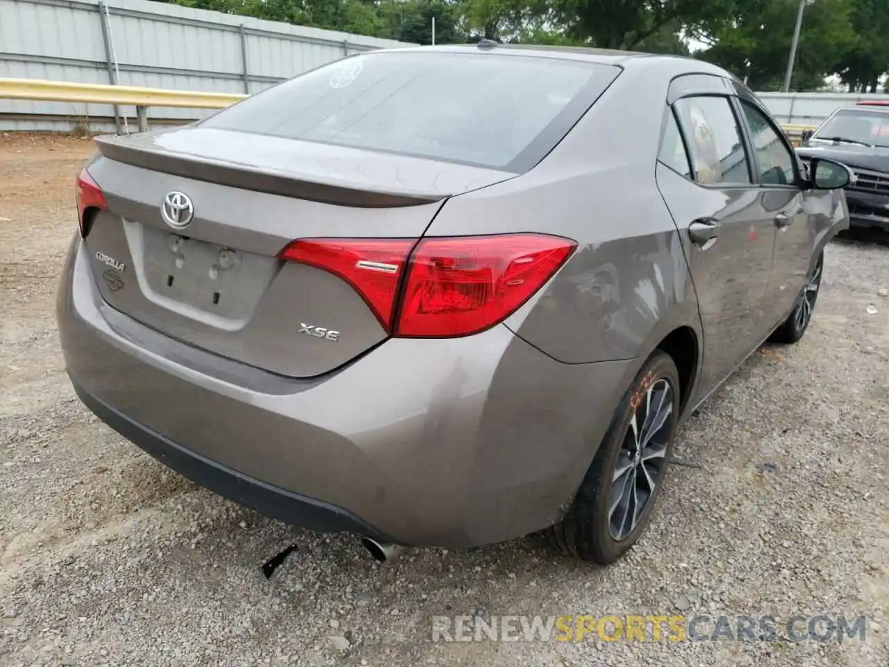 4 Photograph of a damaged car 2T1BURHE1KC197691 TOYOTA COROLLA 2019