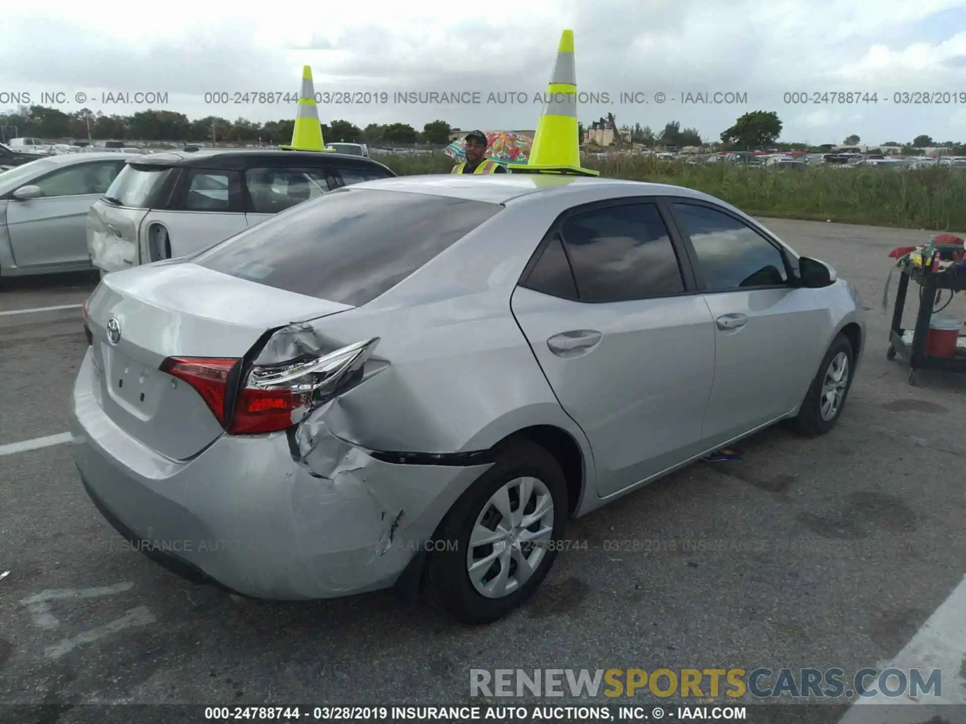 4 Photograph of a damaged car 2T1BURHE1KC200332 TOYOTA COROLLA 2019