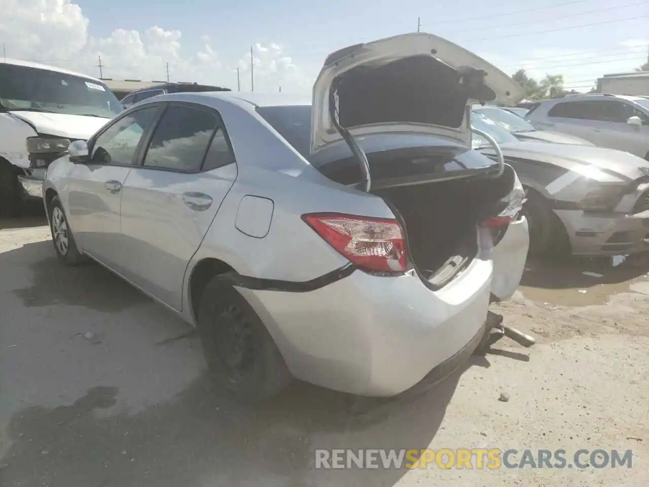 3 Photograph of a damaged car 2T1BURHE1KC203070 TOYOTA COROLLA 2019