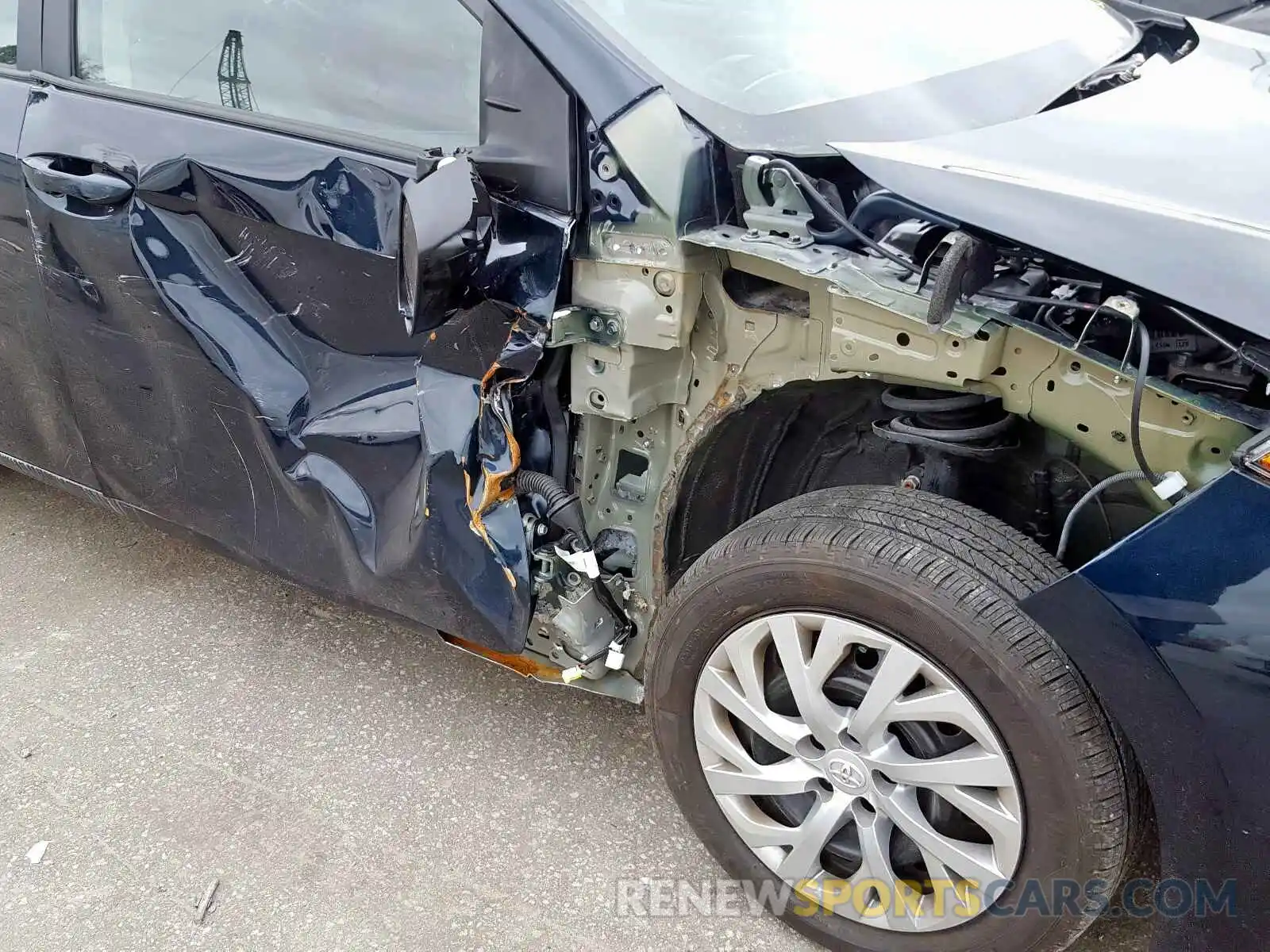 9 Photograph of a damaged car 2T1BURHE1KC208382 TOYOTA COROLLA 2019