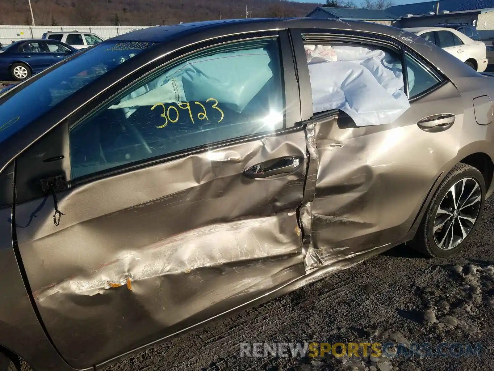 10 Photograph of a damaged car 2T1BURHE1KC208771 TOYOTA COROLLA 2019