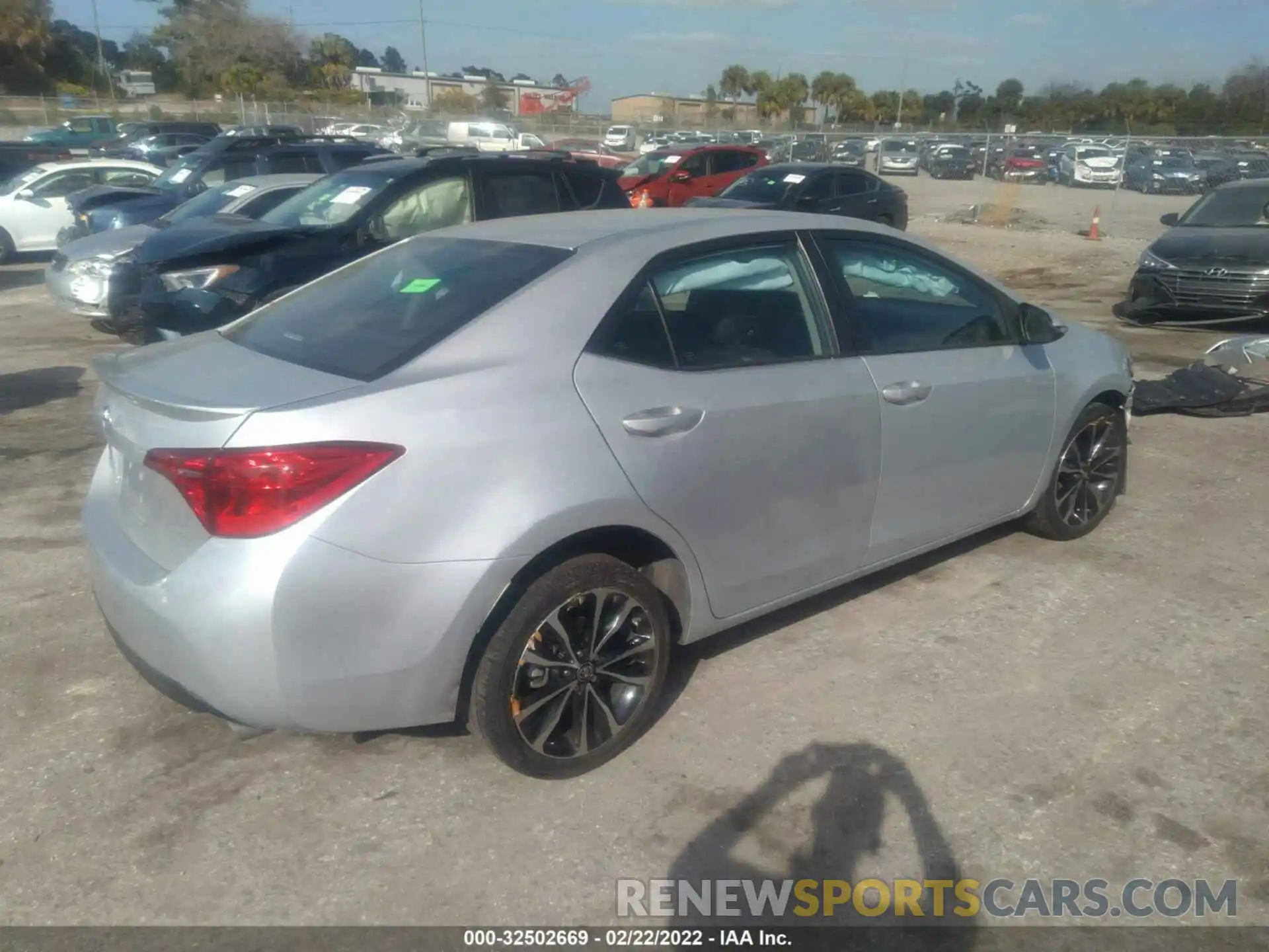 4 Photograph of a damaged car 2T1BURHE1KC215493 TOYOTA COROLLA 2019