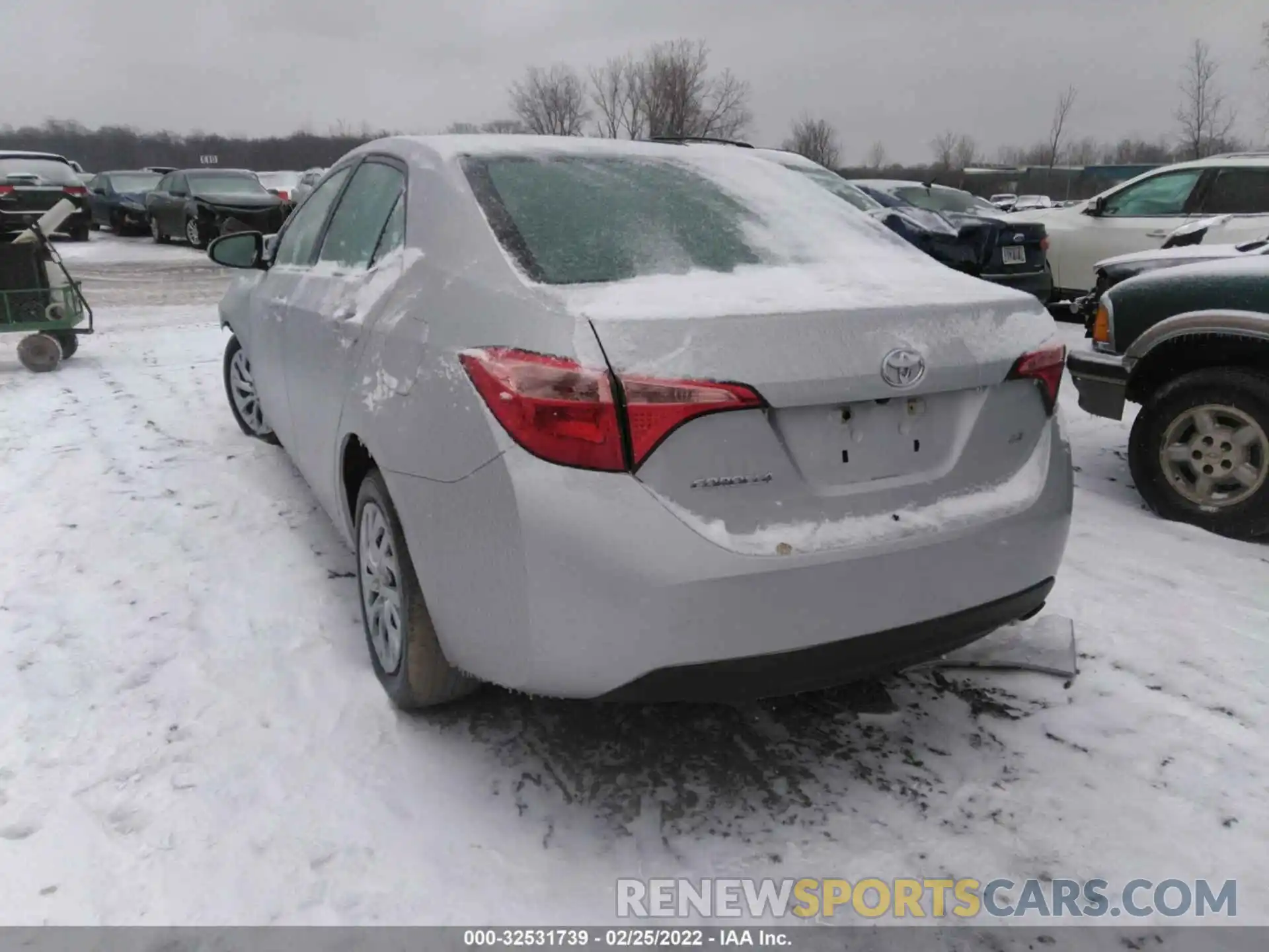 3 Photograph of a damaged car 2T1BURHE1KC215915 TOYOTA COROLLA 2019