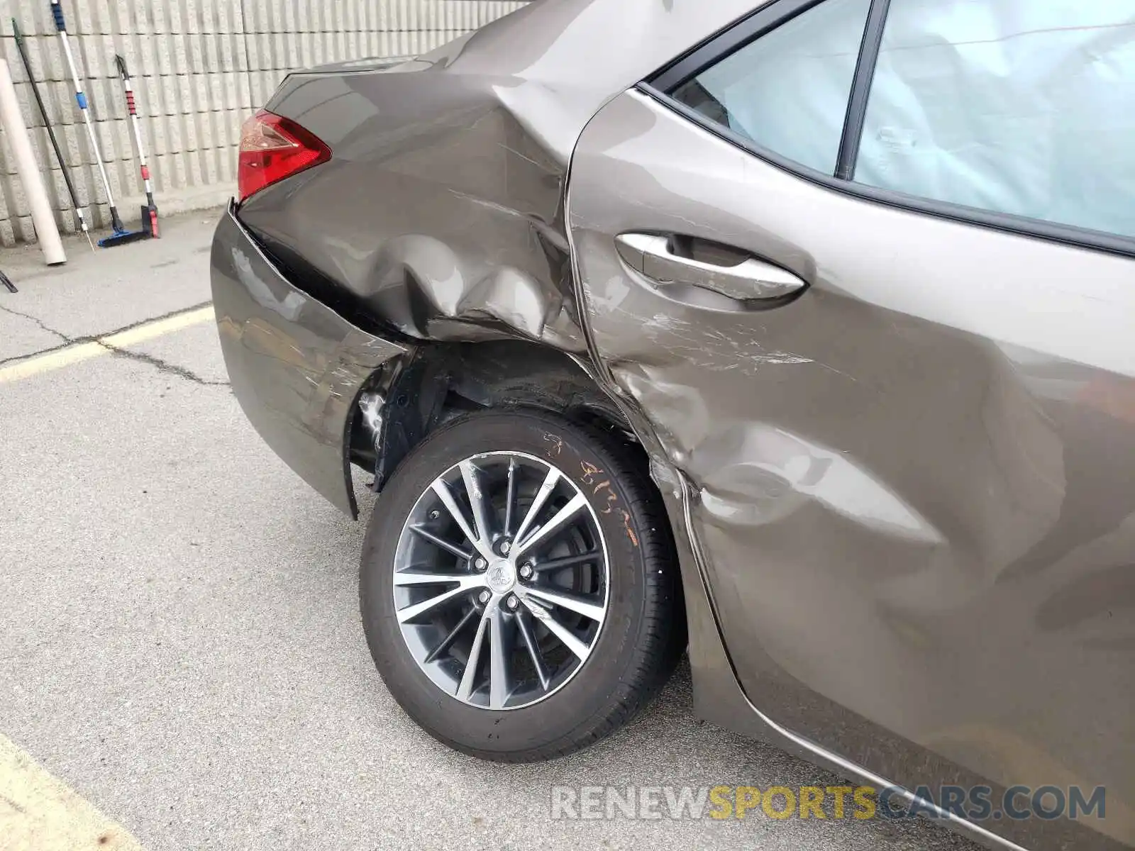 9 Photograph of a damaged car 2T1BURHE1KC216272 TOYOTA COROLLA 2019