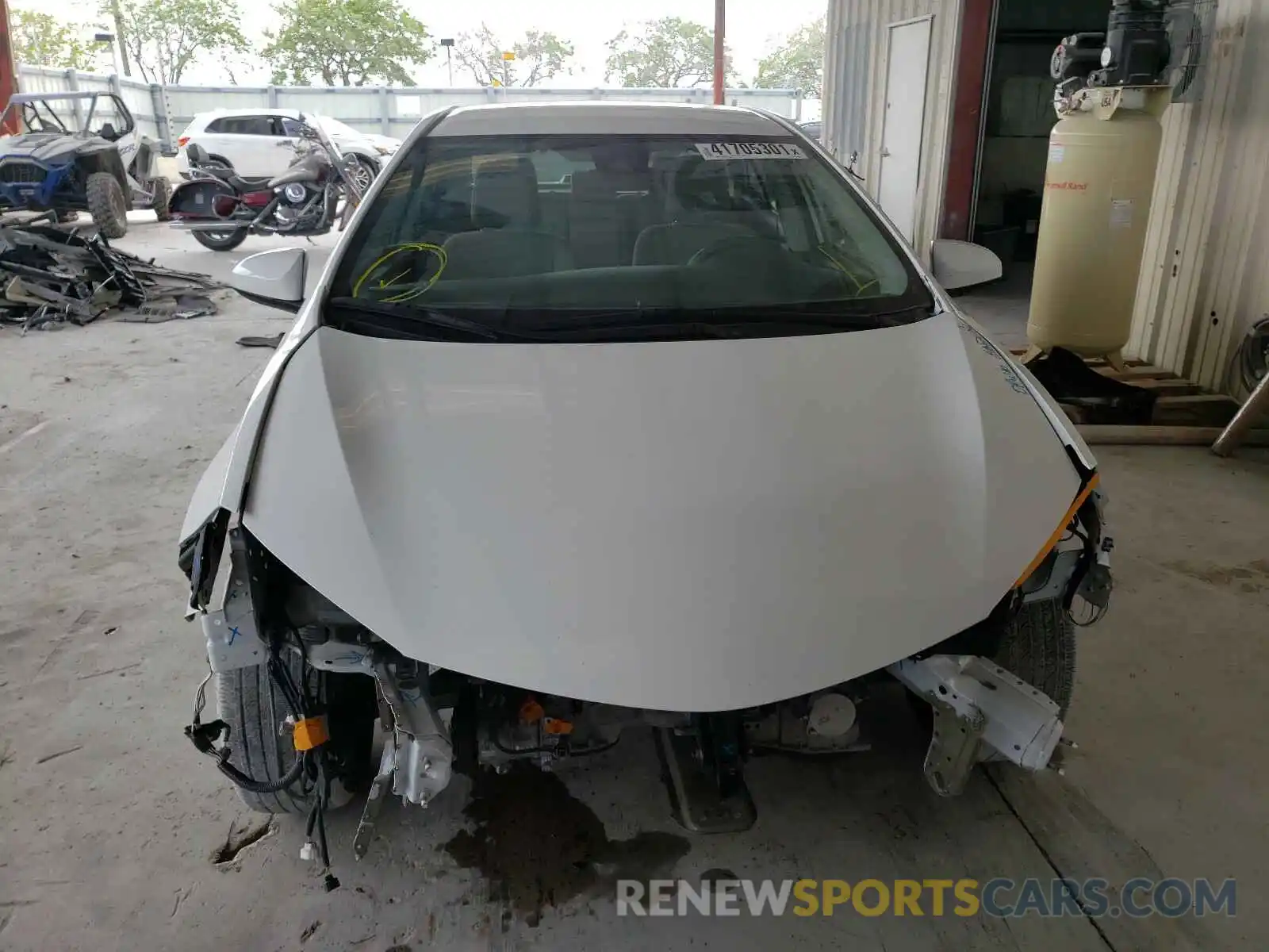 9 Photograph of a damaged car 2T1BURHE1KC219088 TOYOTA COROLLA 2019