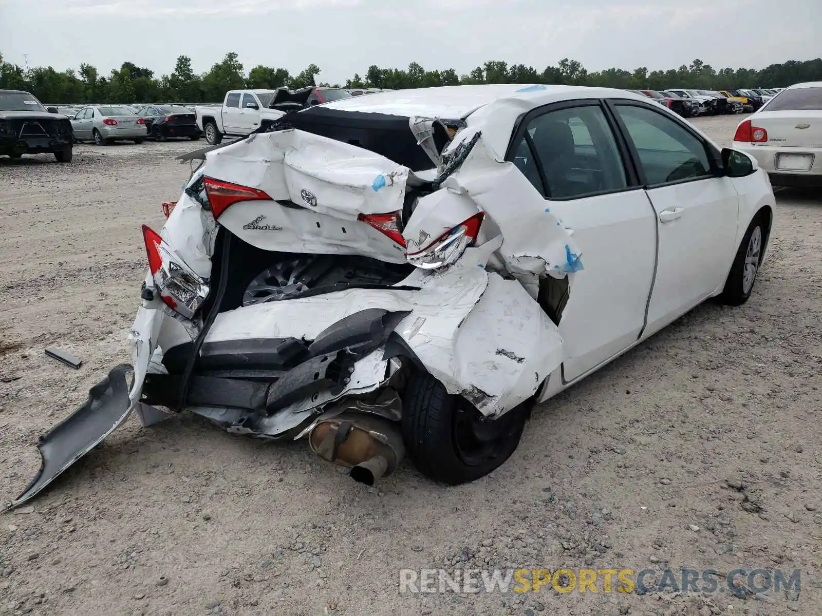 4 Photograph of a damaged car 2T1BURHE1KC231385 TOYOTA COROLLA 2019