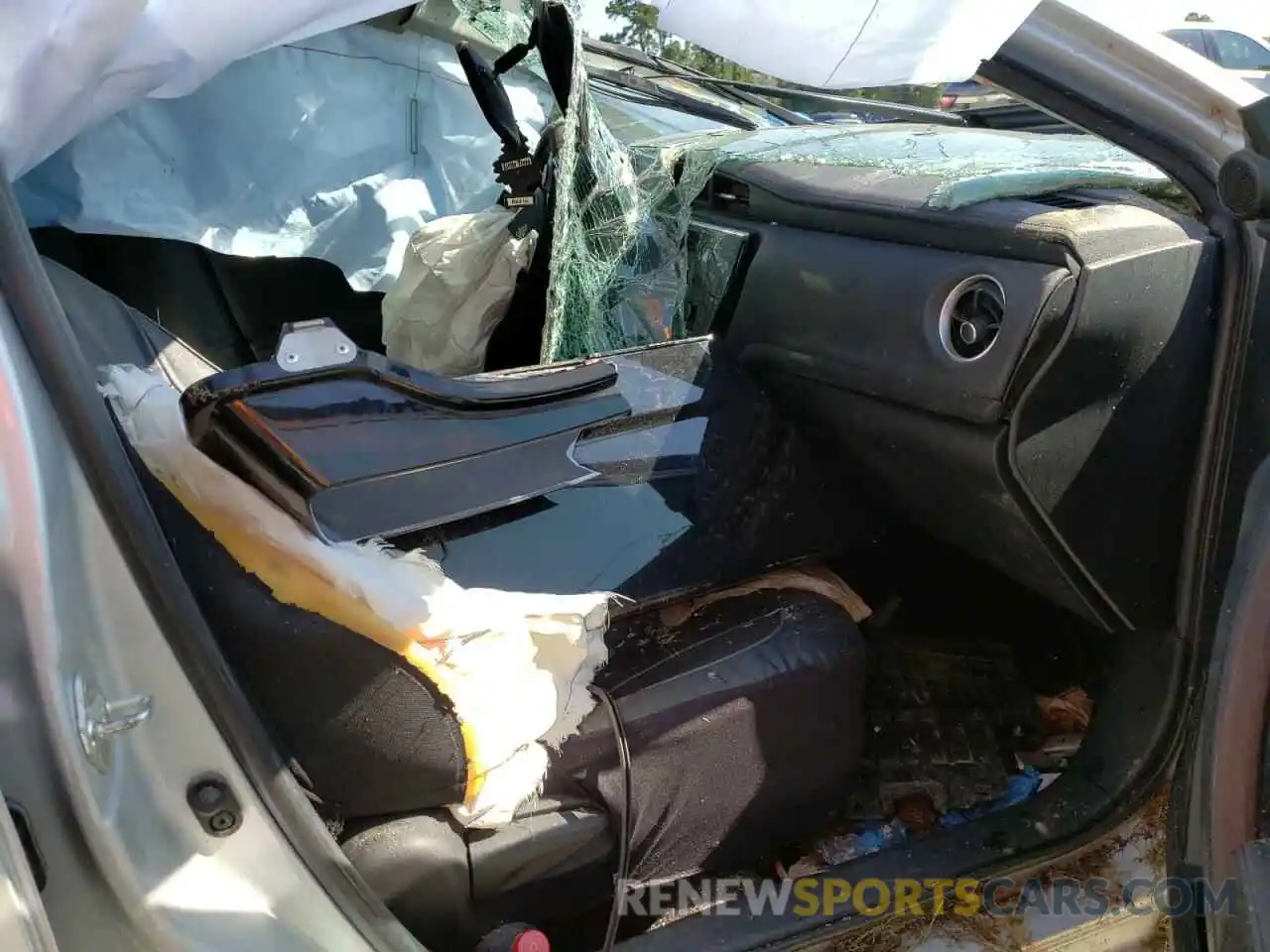 5 Photograph of a damaged car 2T1BURHE1KC239261 TOYOTA COROLLA 2019