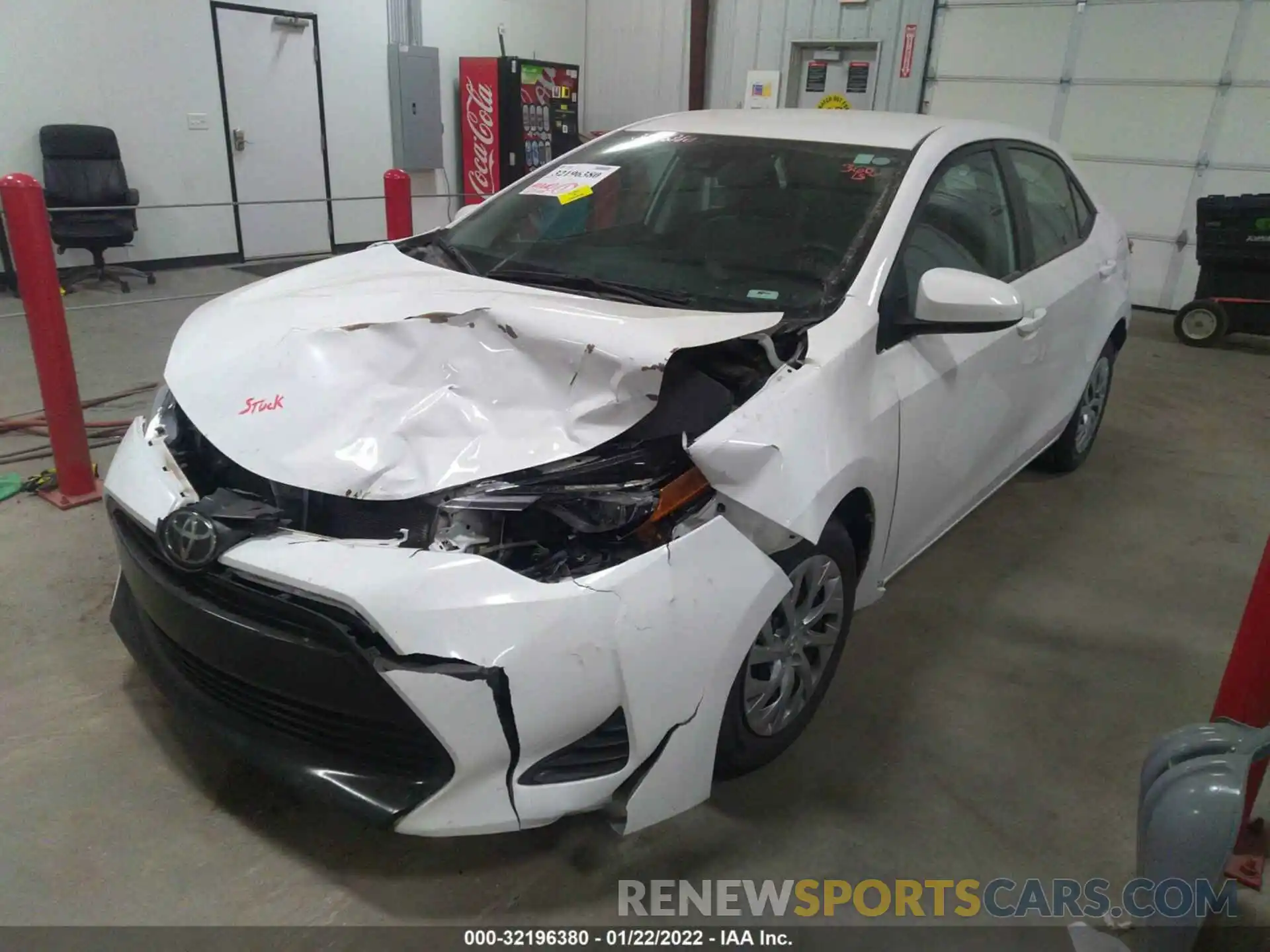 2 Photograph of a damaged car 2T1BURHE1KC240314 TOYOTA COROLLA 2019